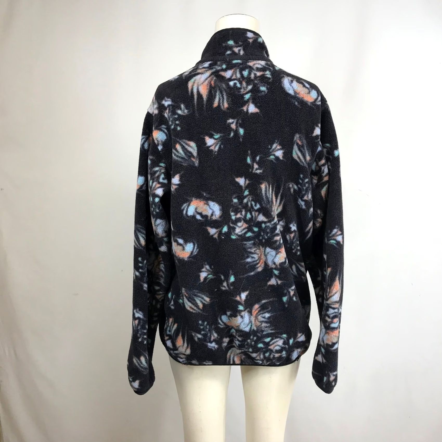 Patagonia Patagonia Fleece Pullover Floral Print Women's M Sweatshirt Long Sleeve 1/2 Zip Snap Pockets Charcoal Black Logo Patch Hanley Neck Size M / US 6-8 / IT 42-44 - 5 Thumbnail