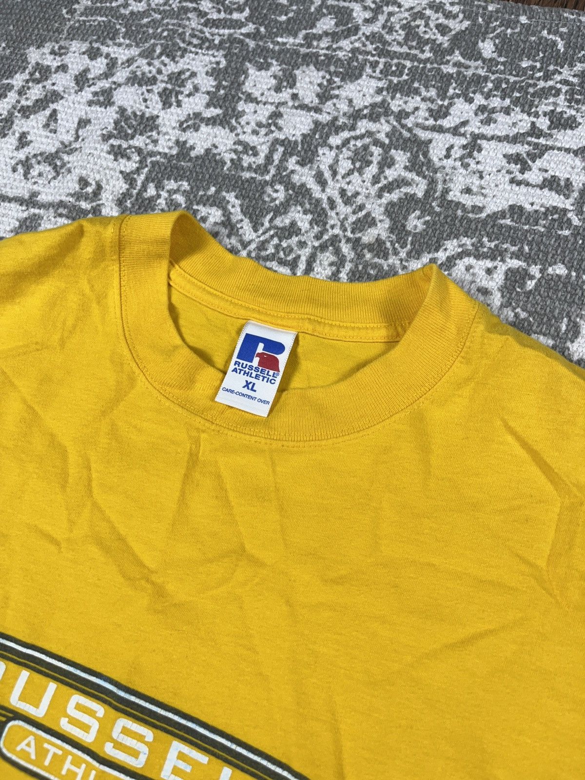 Russell Athletic × Vintage ➕ vintage 00s y2k Russell athletic logo t-shirt yellow Size US XL / EU 56 / 4 - 4 Thumbnail