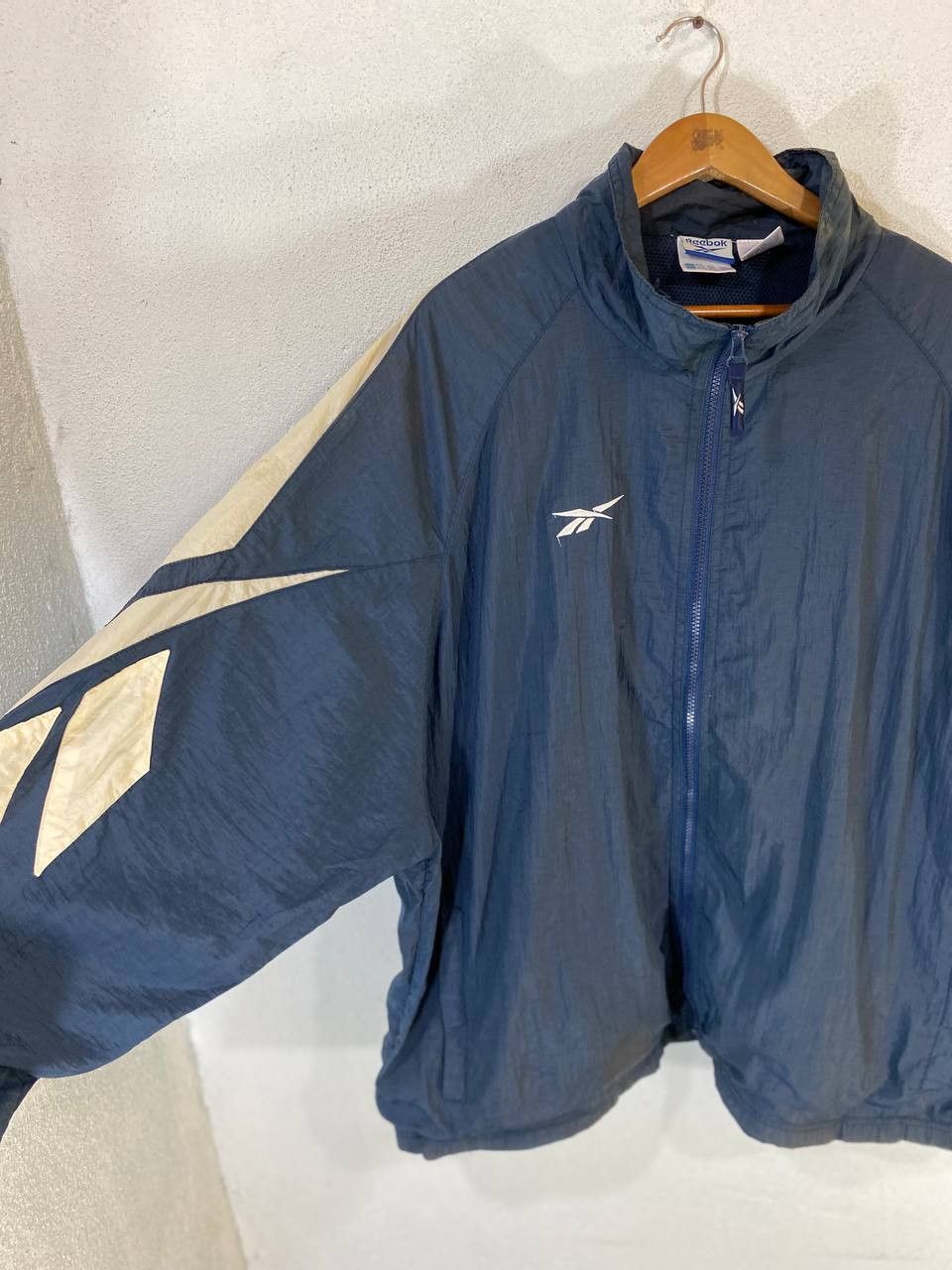 Reebok vintage 90s reebok light jacket big logo on sleeves Size US XXL / EU 58 / 5 - 2 Thumbnail