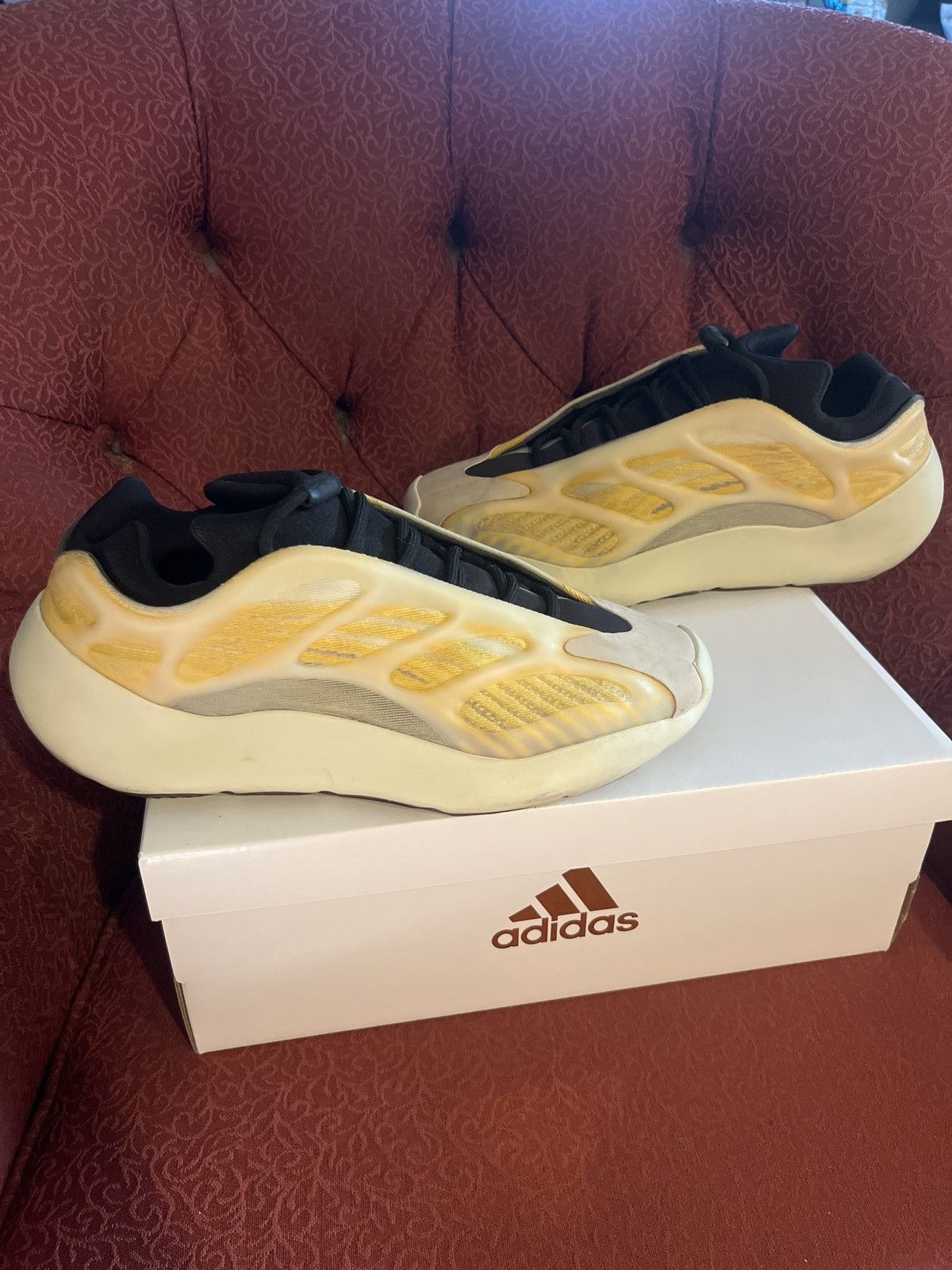 Yeezy Yeezy 700 V3 ‘Mono Safflower” Size US 11 / EU 44 - 1 Thumbnail