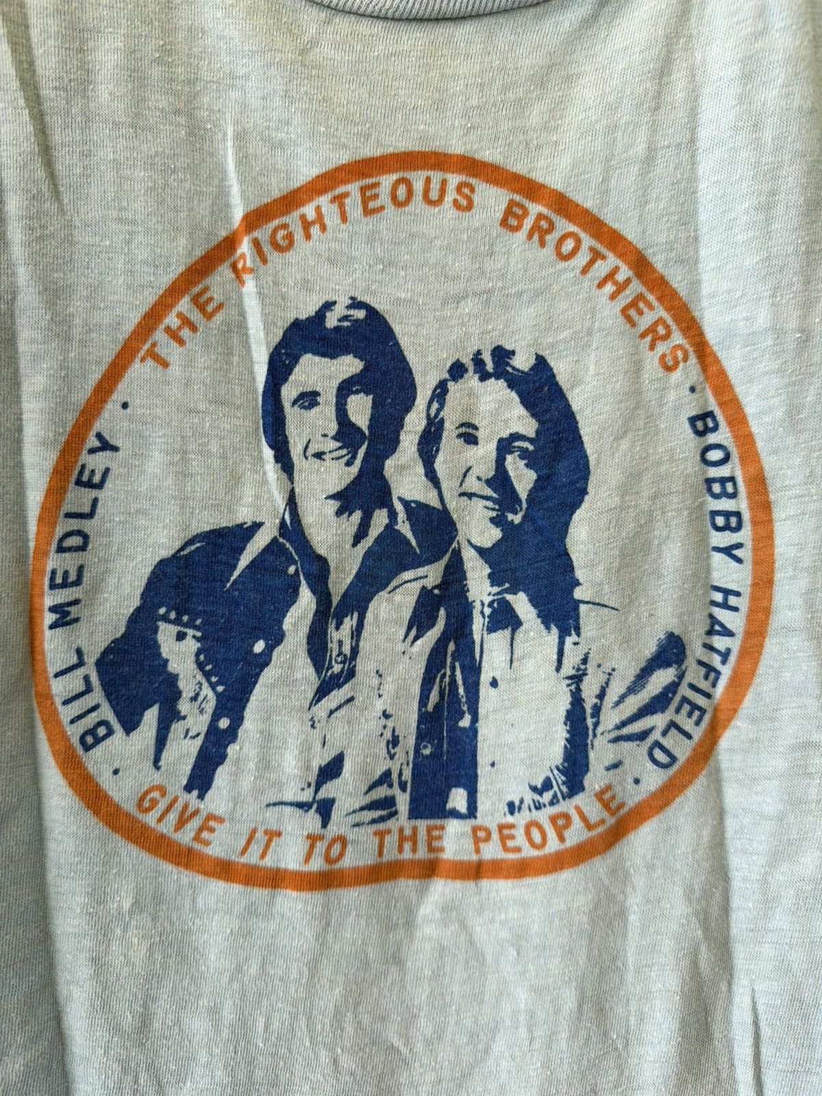 Band Tees Vintage 70s The Righteous Brothers "Give It To The People" Size US XS / EU 42 / 0 - 3 Thumbnail