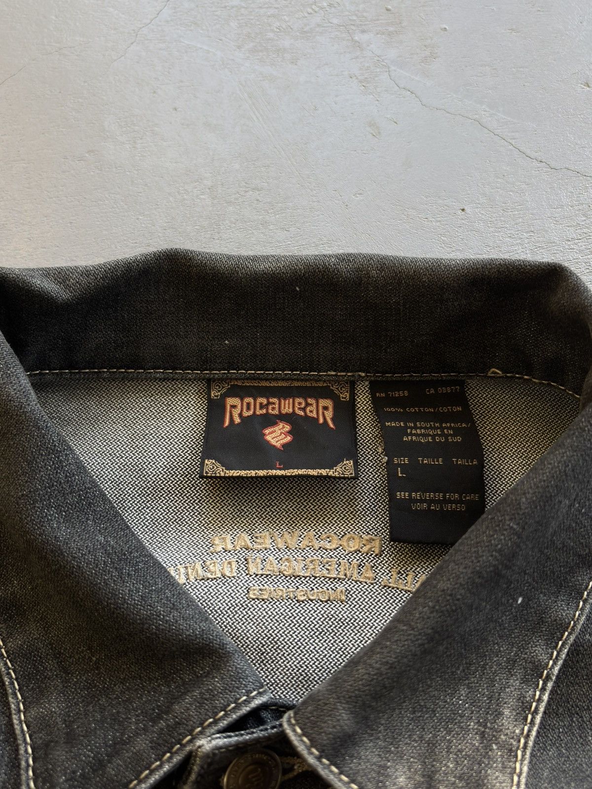 Rocawear Vintage Rocawear Black Denim Jacket Faded Y2K Size L Size US L / EU 52-54 / 3 - 7 Thumbnail