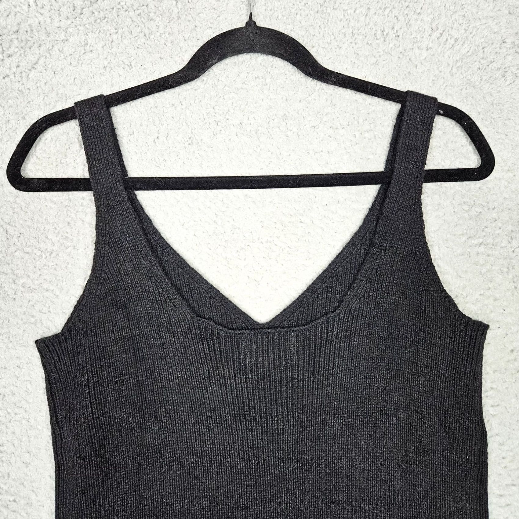 Old Navy OLD NAVY Women’s Black GO-RECYCLED Ribbed Tank Top Size M NEW Shirt Women M Black Cotton Blend Polyester Tank Top Regular Fit Sleeveless Casual Size M / US 6-8 / IT 42-44 - 4 Thumbnail