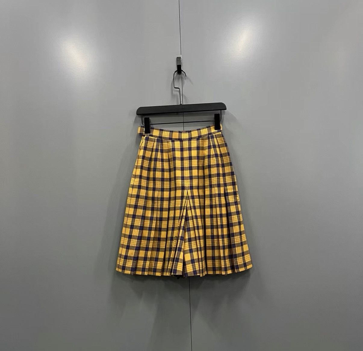 Dior Dior Yellow and Black Plaid Pleated Shorts J41 Size 26" / US 2 / IT 38 - 2 Thumbnail