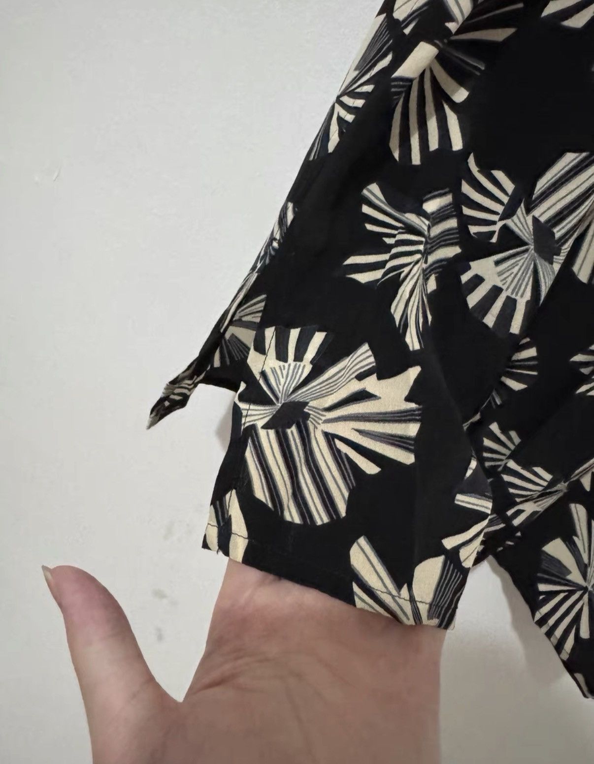 Saint Laurent Paris Saint Laurent Silk All-Over Origami Geometric Floral Shirt Size US L / EU 52-54 / 3 - 3 Thumbnail