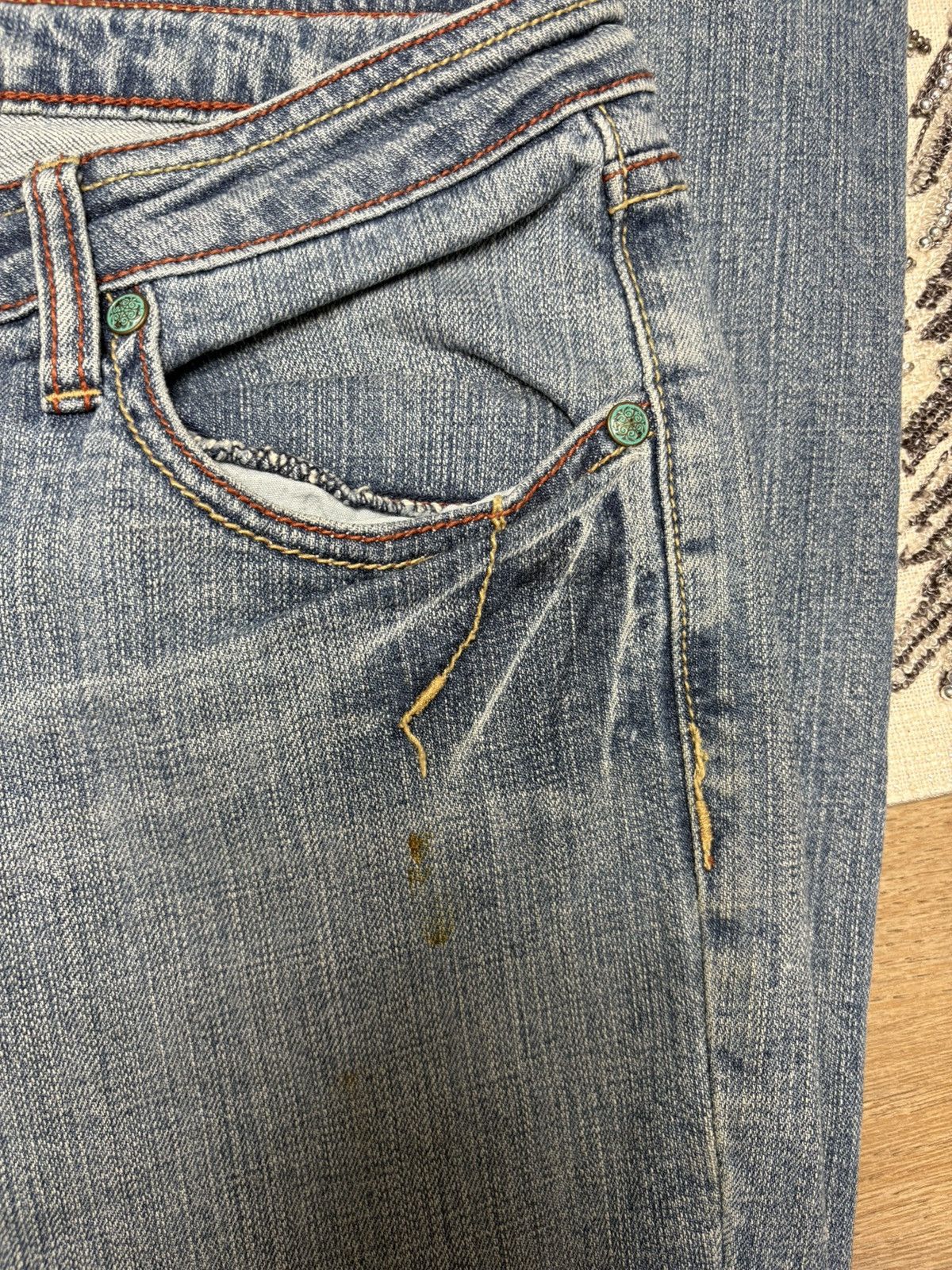 Mossimo Mossimo bootcut embroidered denim jeans Size 30" / US 8 / IT 44 - 4 Thumbnail