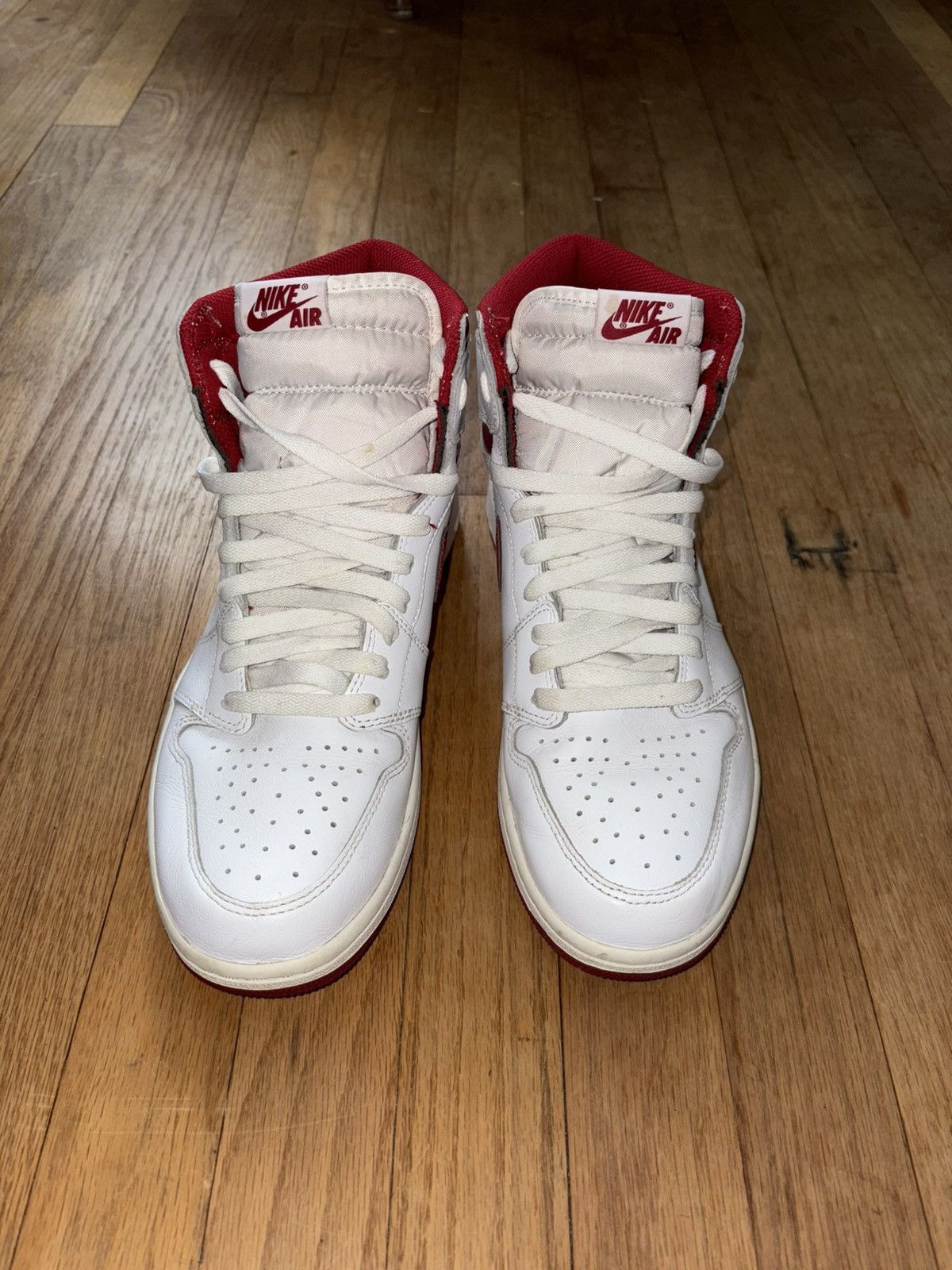 Jordan Brand × Nike Air Jordan 1 Retro High OG Metallic Red Size US 11 / EU 44 - 4 Thumbnail