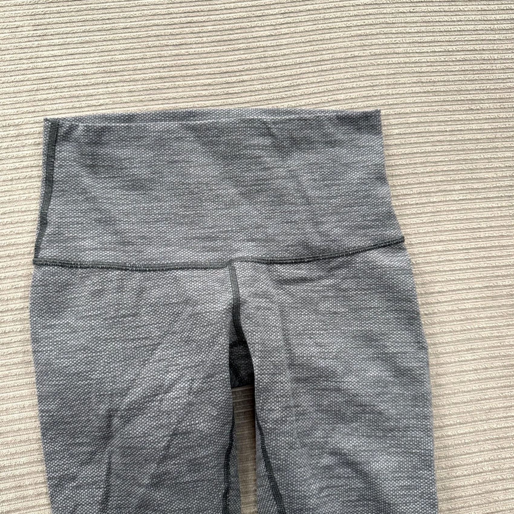 Lululemon VINTAGE Lululemon Pants Womens Small Gray Wunder Under Hi Rise Crop Leggings Yoga Gym Size 28" / US 6 / IT 42 - 7 Thumbnail