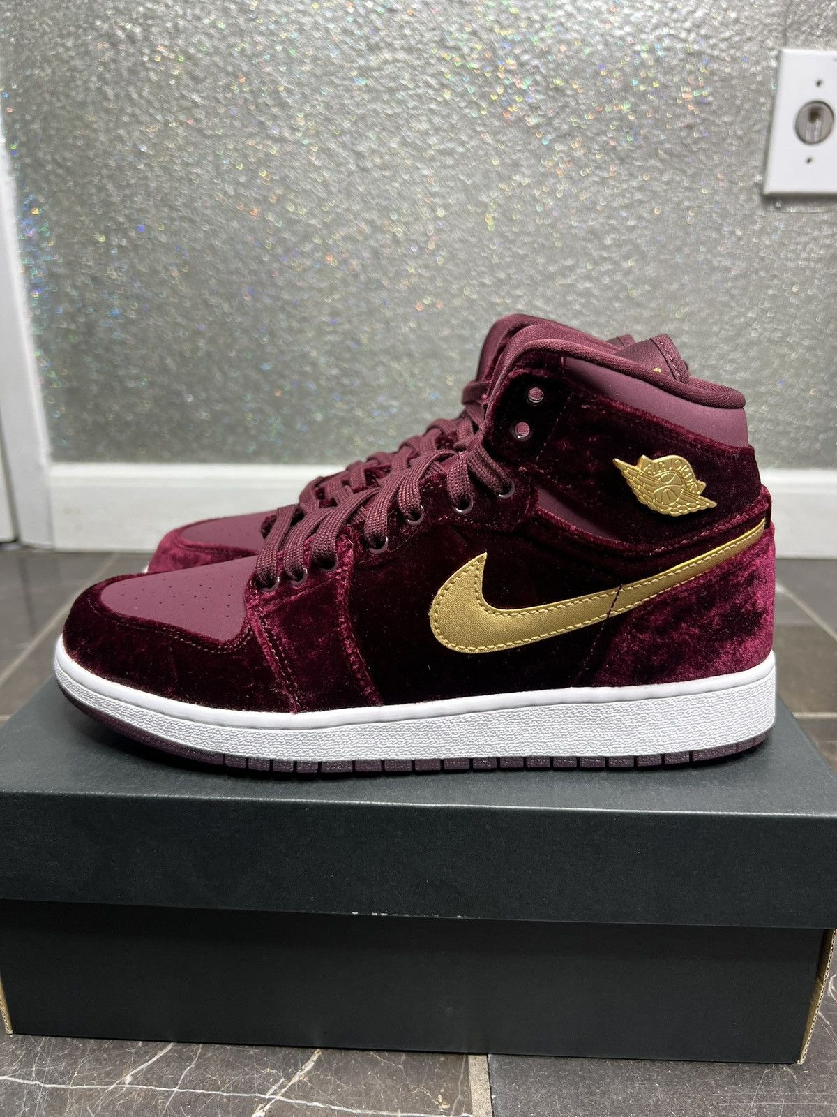 Jordan Brand Jordan Heiress Night Maroon 1s (2016) DS GS 7Y! Size US 7 / EU 40 - 4 Thumbnail