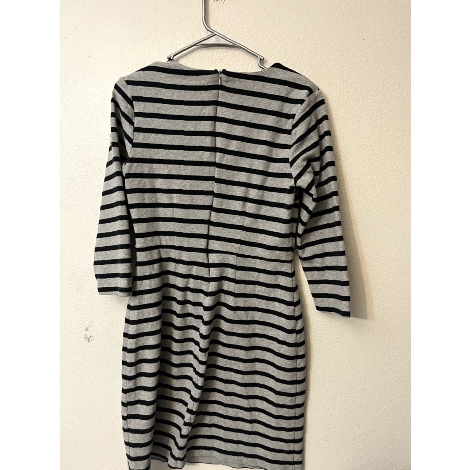 Old Navy Old Navy Dress Womens Medium Ponte Knit Sheath Gray Black Stripe 3/4 Sleeve Size M / US 6-8 / IT 42-44 - 2 Thumbnail