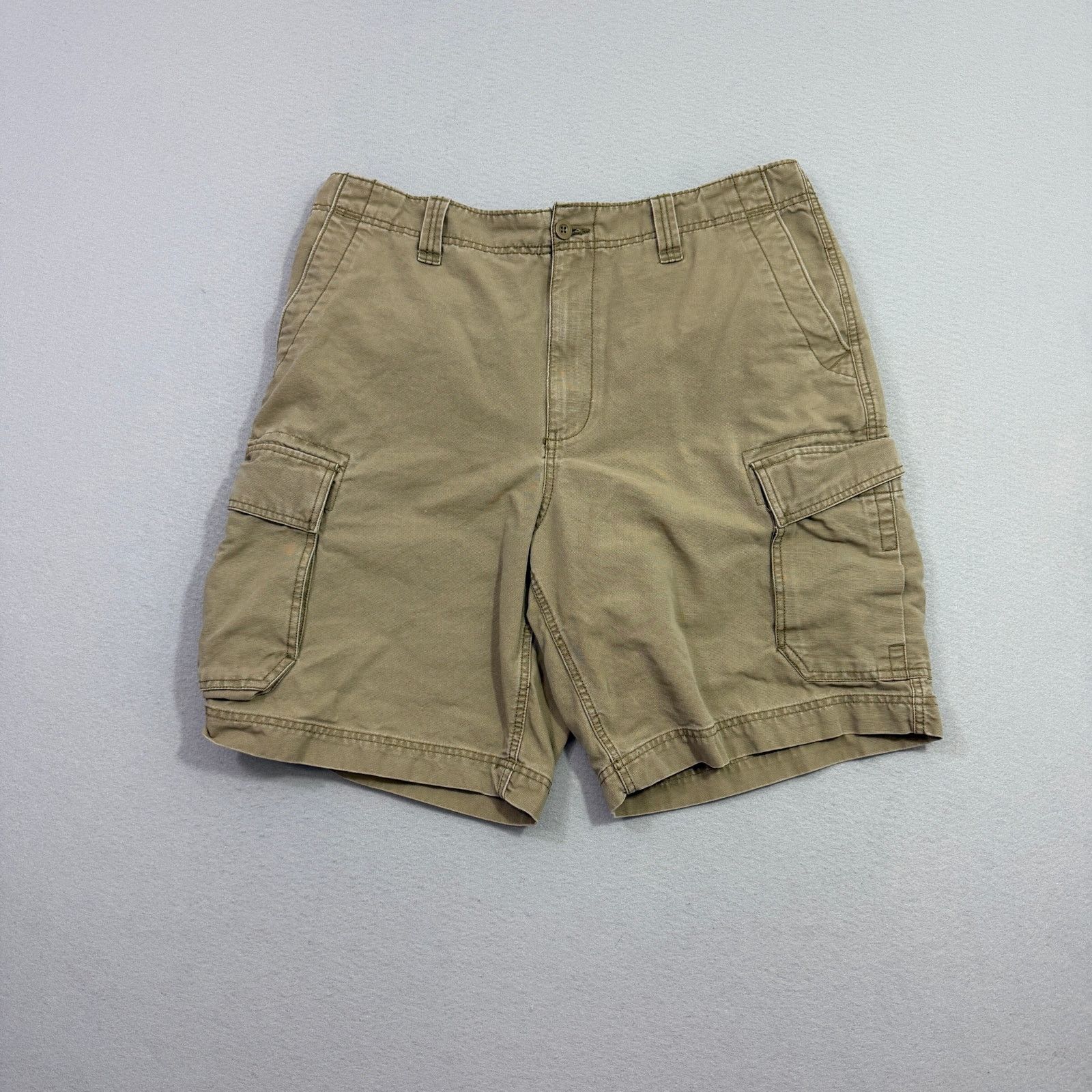 Old Navy Vintage Old Navy Cargo Shorts Men's 36 Tan 10" Inseam y2k Size US 36 / EU 52 - 1 Thumbnail