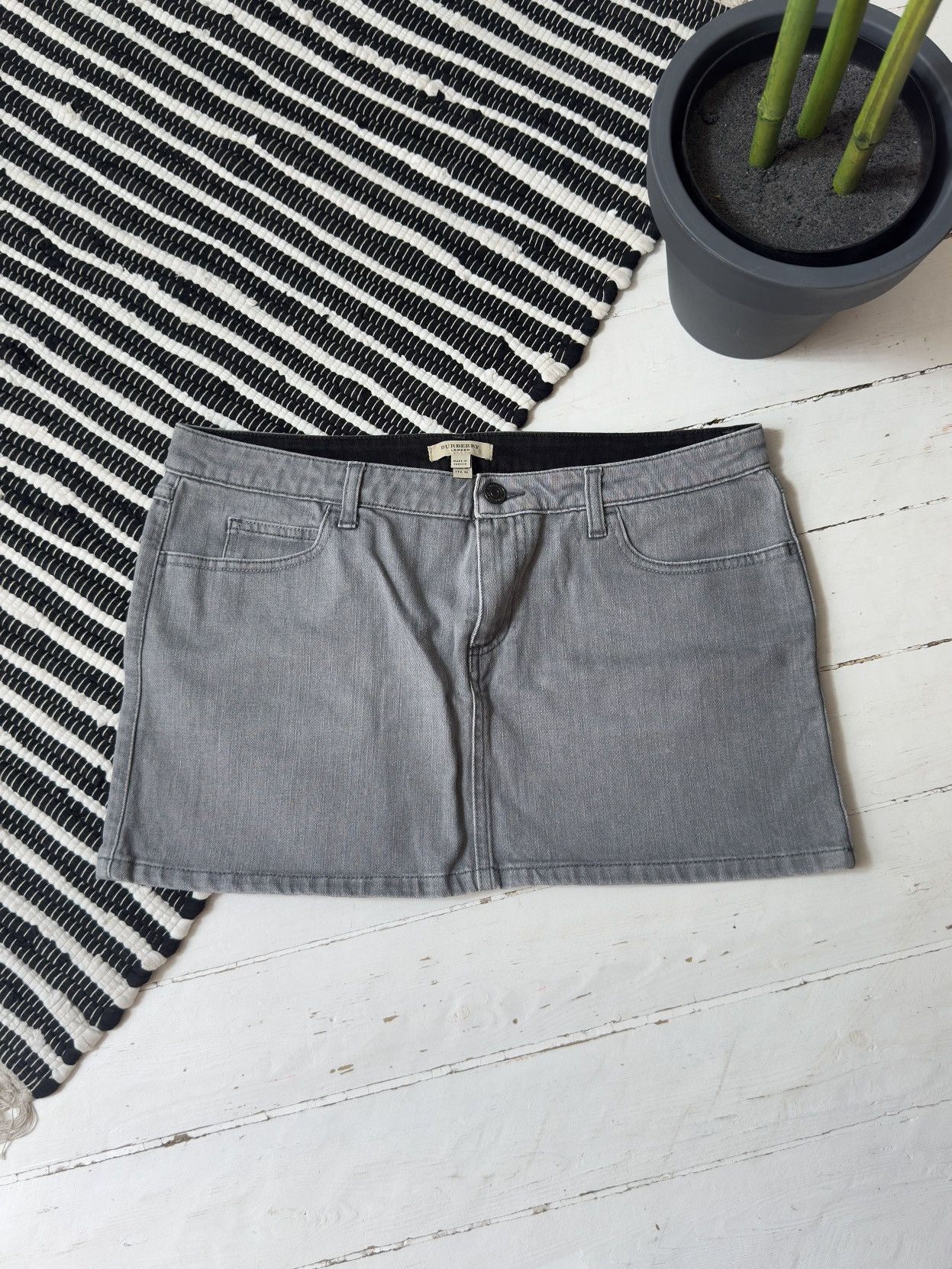 Burberry VINTAGE BURBERRY DENIM GRAY MINI SKIRT Size 30" / US 8 / IT 44 - 2 Thumbnail