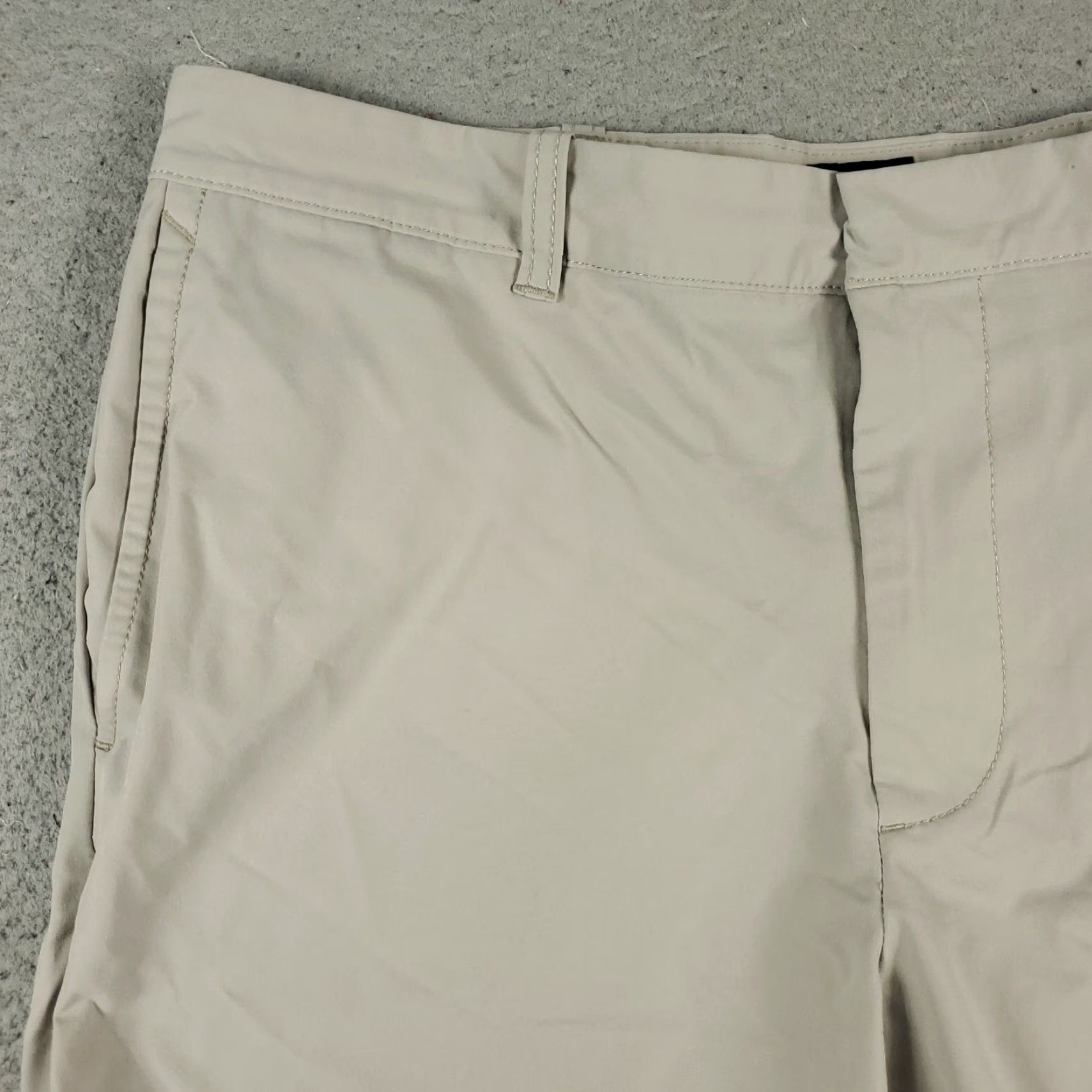 J.Crew J. Crew Shorts Mens 32 Beige Tech Casual Flat Front Chino Size US 32 / EU 48 - 2 Thumbnail