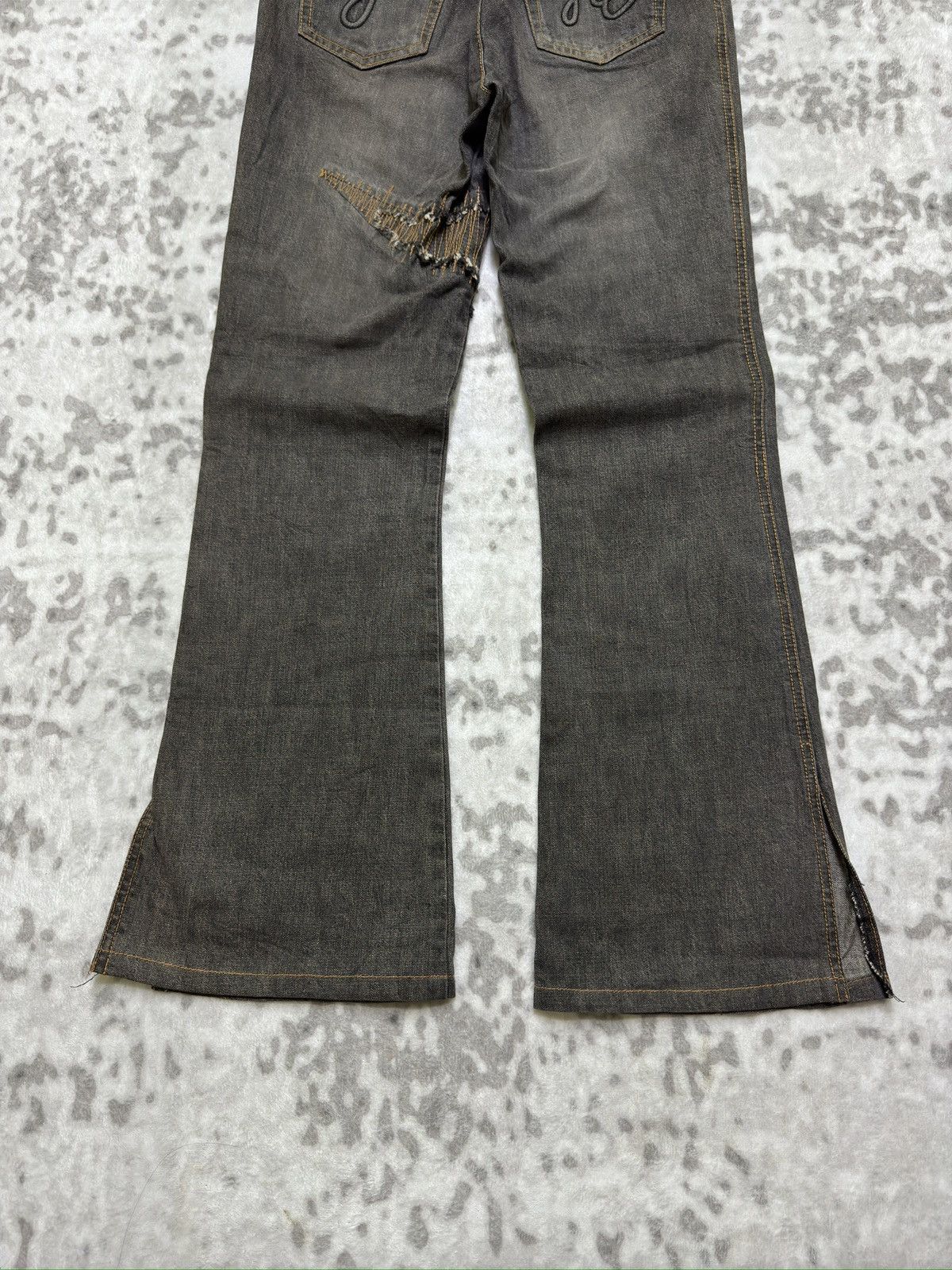 Japanese Brand Y2K Flared Unisex Jeans Gray 5-Pocket Gold Zigzag Stitch Size 26" / US 2 / IT 38 - 12 Thumbnail