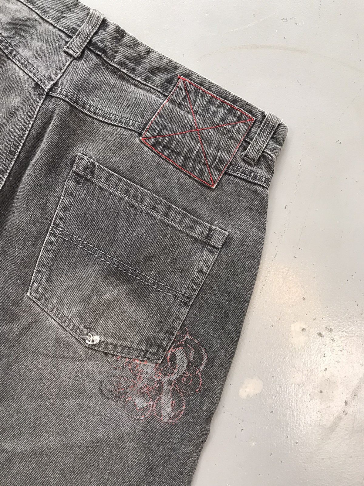 Designer × Vintage Vintage shock resistant embroidered jort Size US 35 - 12 Thumbnail