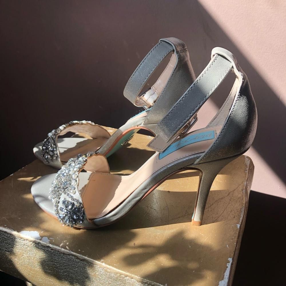 Designer Strap heels pumps. Silver with pearls and stones. Size US 6.5 / IT 36.5 - 10 Thumbnail