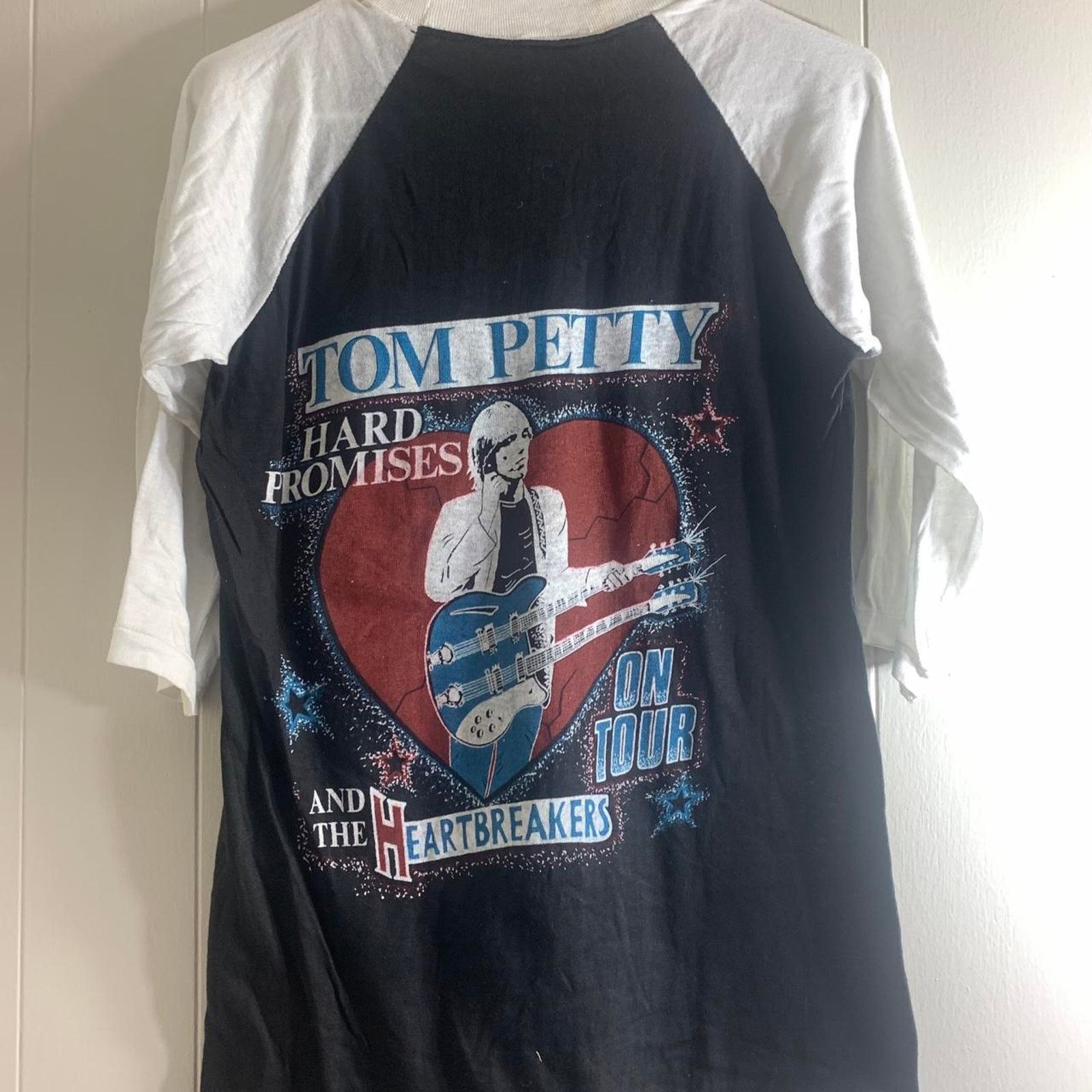 Vintage 1983 TOM PETTY & THE HEARTBREAKERS raglan baseball tee shirt Size US M / EU 48-50 / 2 - 7 Thumbnail