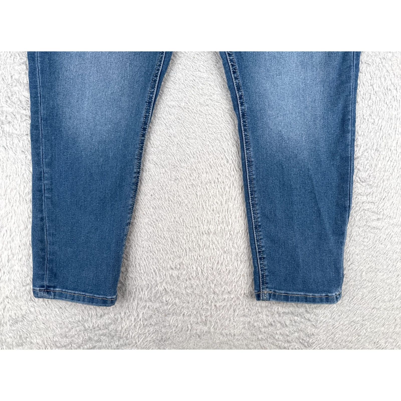 Vintage VINTAGE No Boundaries Jeans Womens Skinny 5-Pocket Denim Blue 32x24 Juniors 17 High Rise Cotton Stretch 24 in Inseam Classic Wash Denim jeans Size 38" / US 16 / IT 52 - 2 Thumbnail