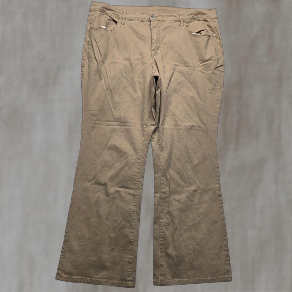 Faded Glory Faded Glory Women's Plus Size 22 Chino Capri Pants Beige Casual Summer Beach Size 40" / US 18 - 1 Thumbnail