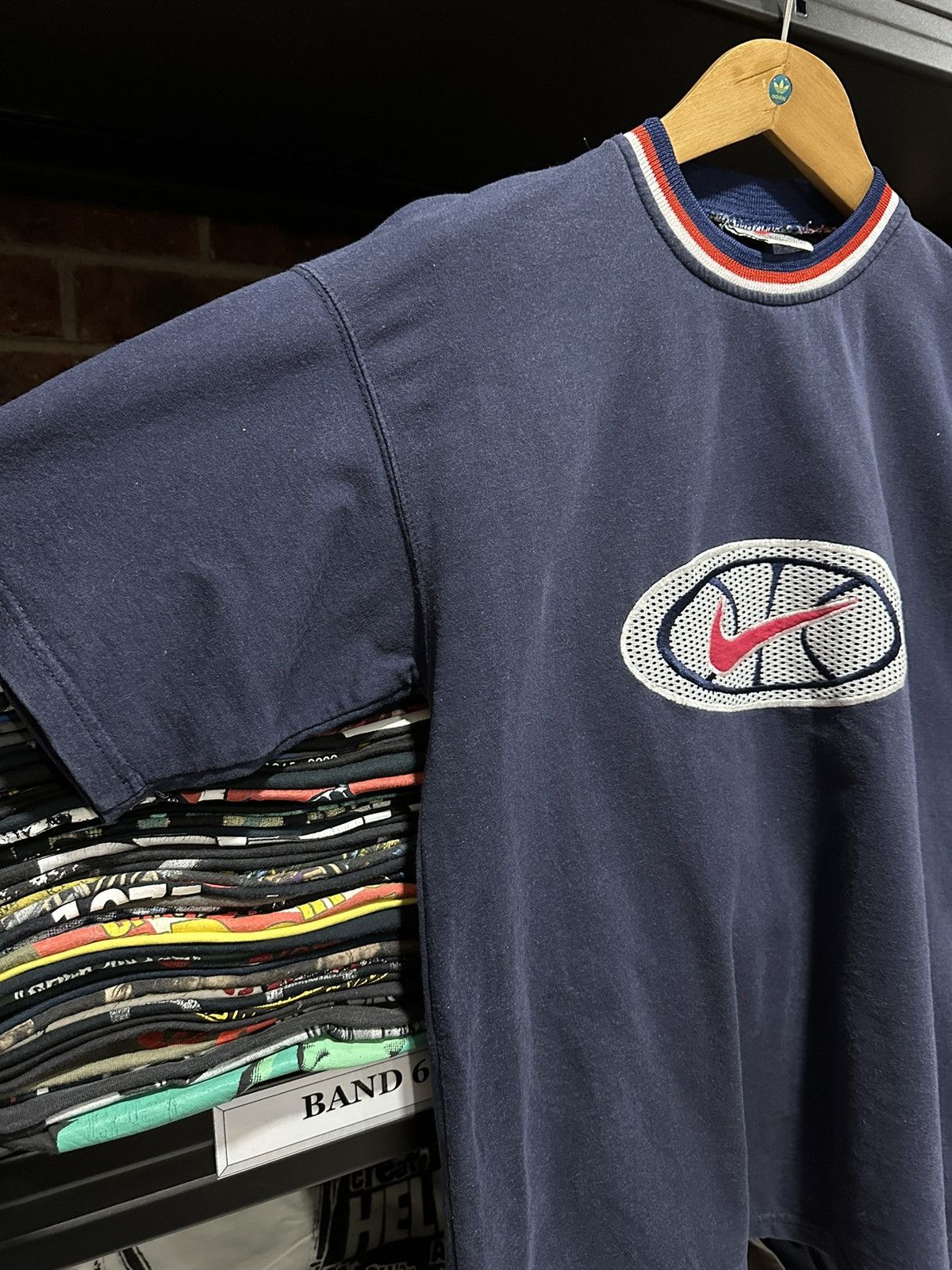 NBA × Nike × Vintage Vintage 90s Nike Nba Ringger Embroidered Logo Faded Tee Size US L / EU 52-54 / 3 - 7 Thumbnail