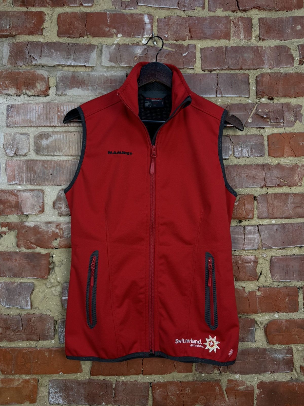 Mammut MAMMUT Windstopper Switzerland Red Vest Sleeve Less Jacket Size M / US 6-8 / IT 42-44 - 1 Thumbnail