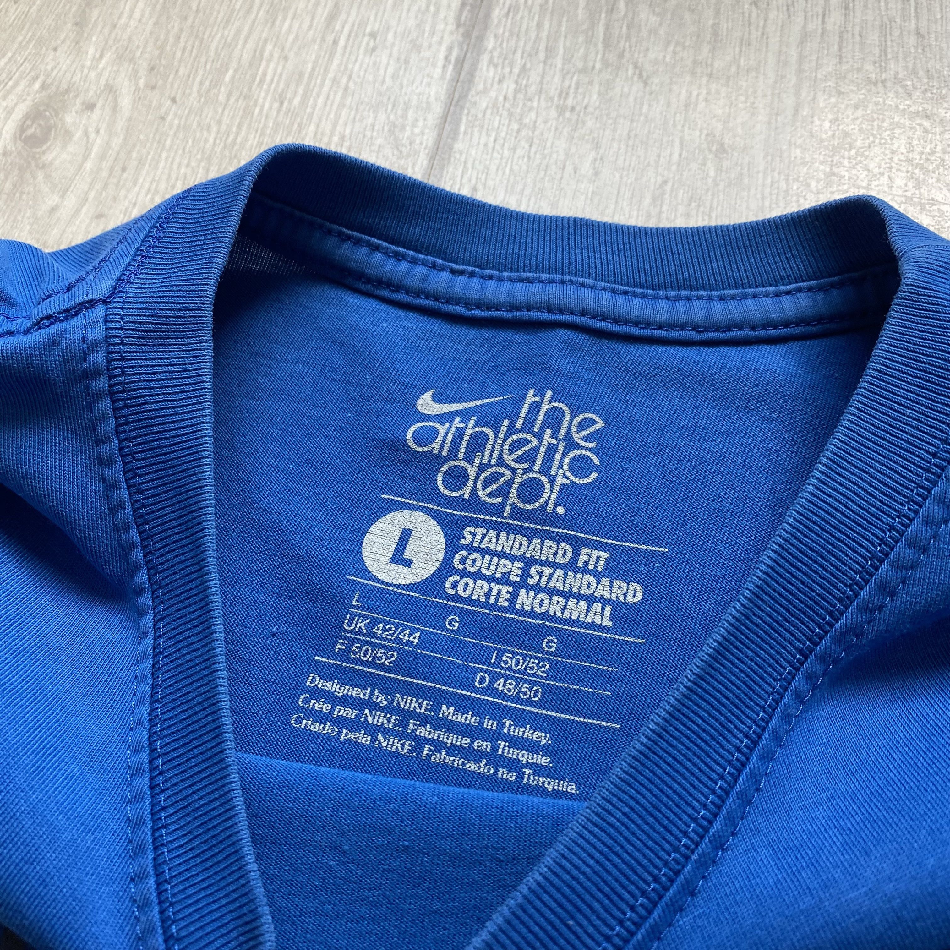Nike 💙 Vintage 00s Nike Center Logo Metallic tee mini swoosh Size US L / EU 52-54 / 3 - 6 Thumbnail