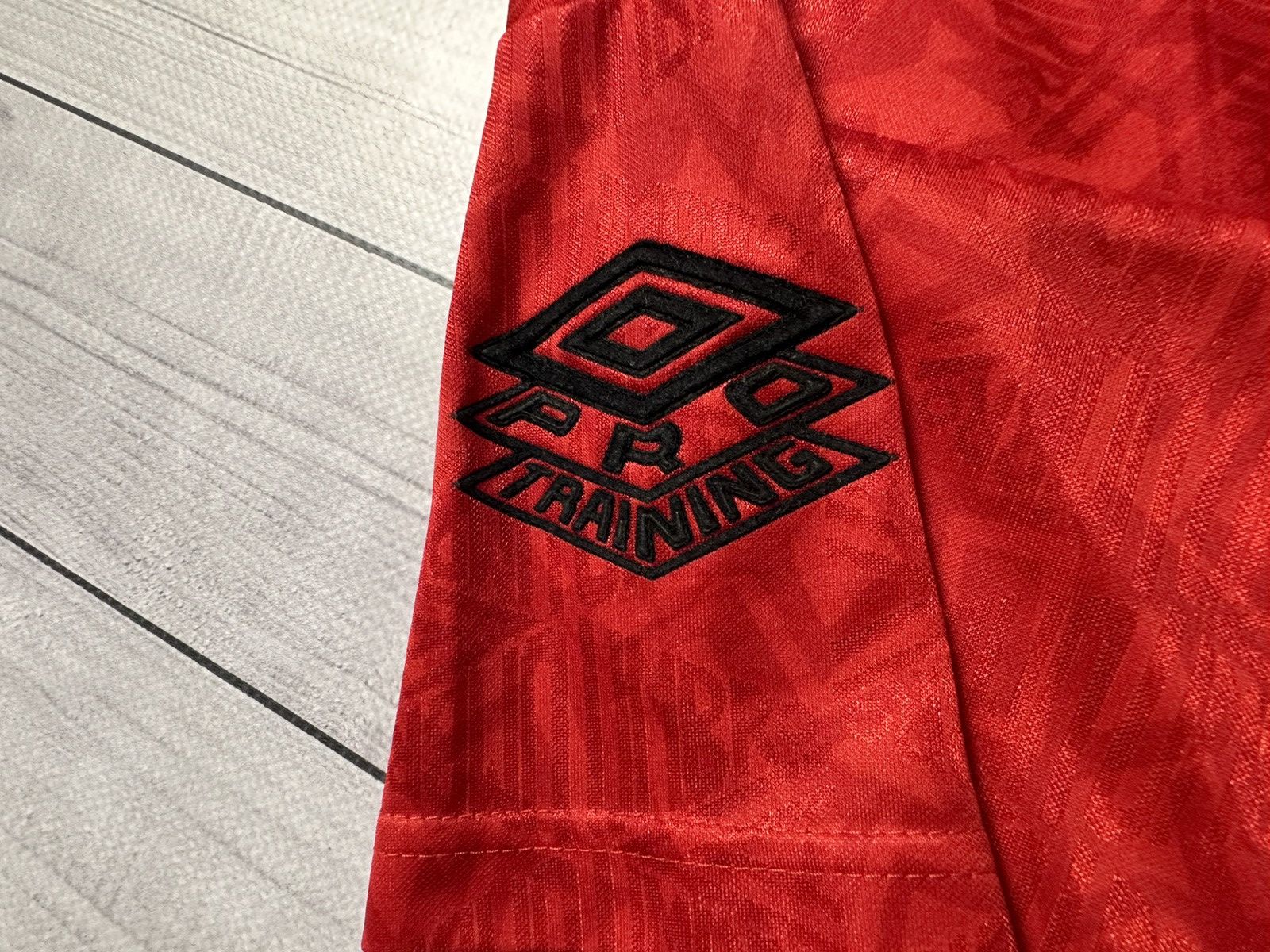 Umbro × Vintage Vintage Umbro pro training size L/XL monogram tee big logo Size US L / EU 52-54 / 3 - 3 Thumbnail