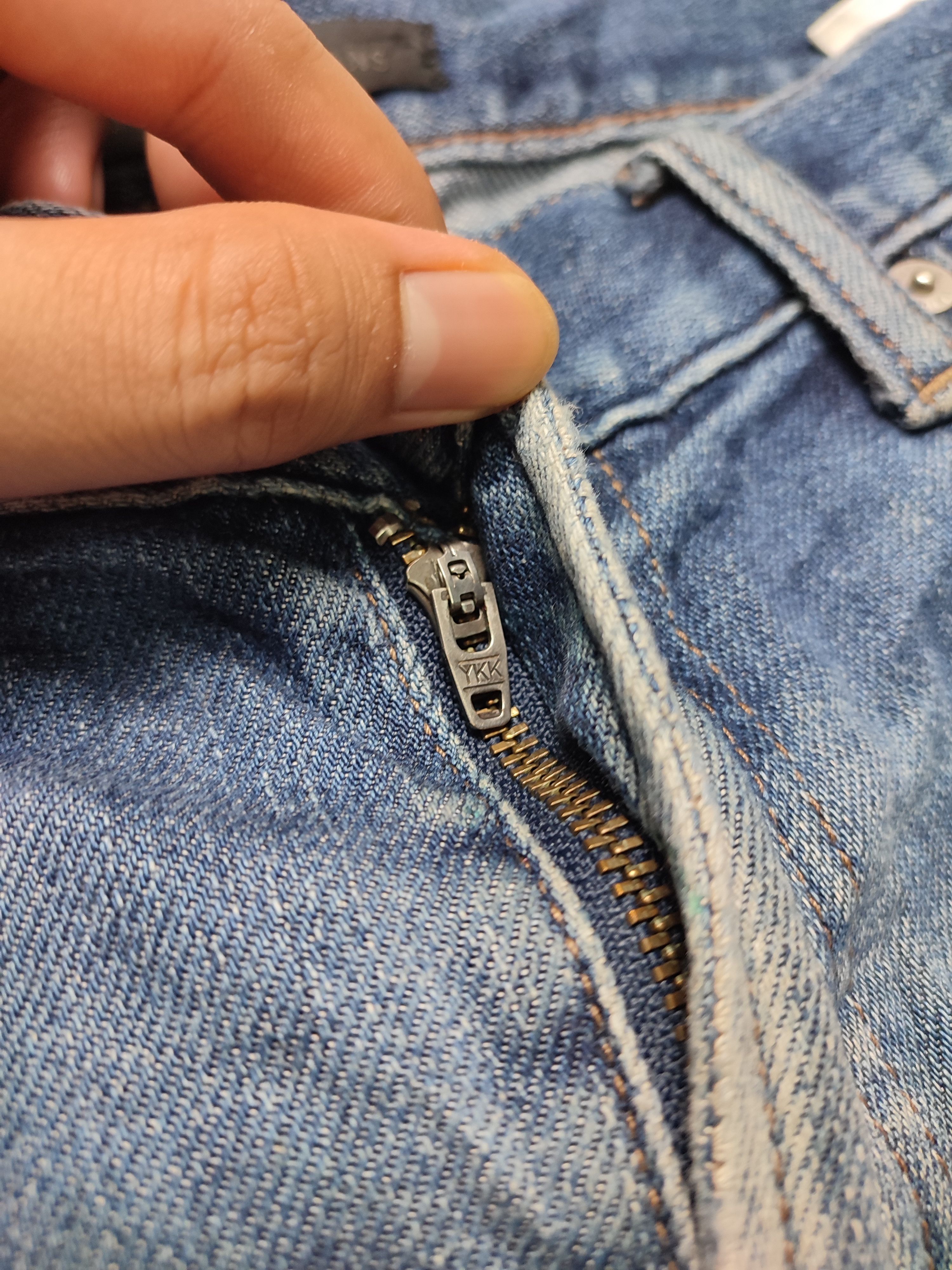 Uniqlo Crazy Vintage Uniqlo Distressed Jeans Size US 33 - 16 Thumbnail