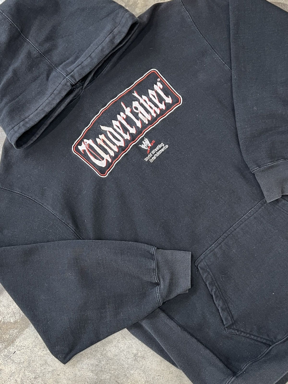 Vintage × WWE Vintage WWE Undertaker Embroidered Hoodie XL Size US XL / EU 56 / 4 - 1 Thumbnail