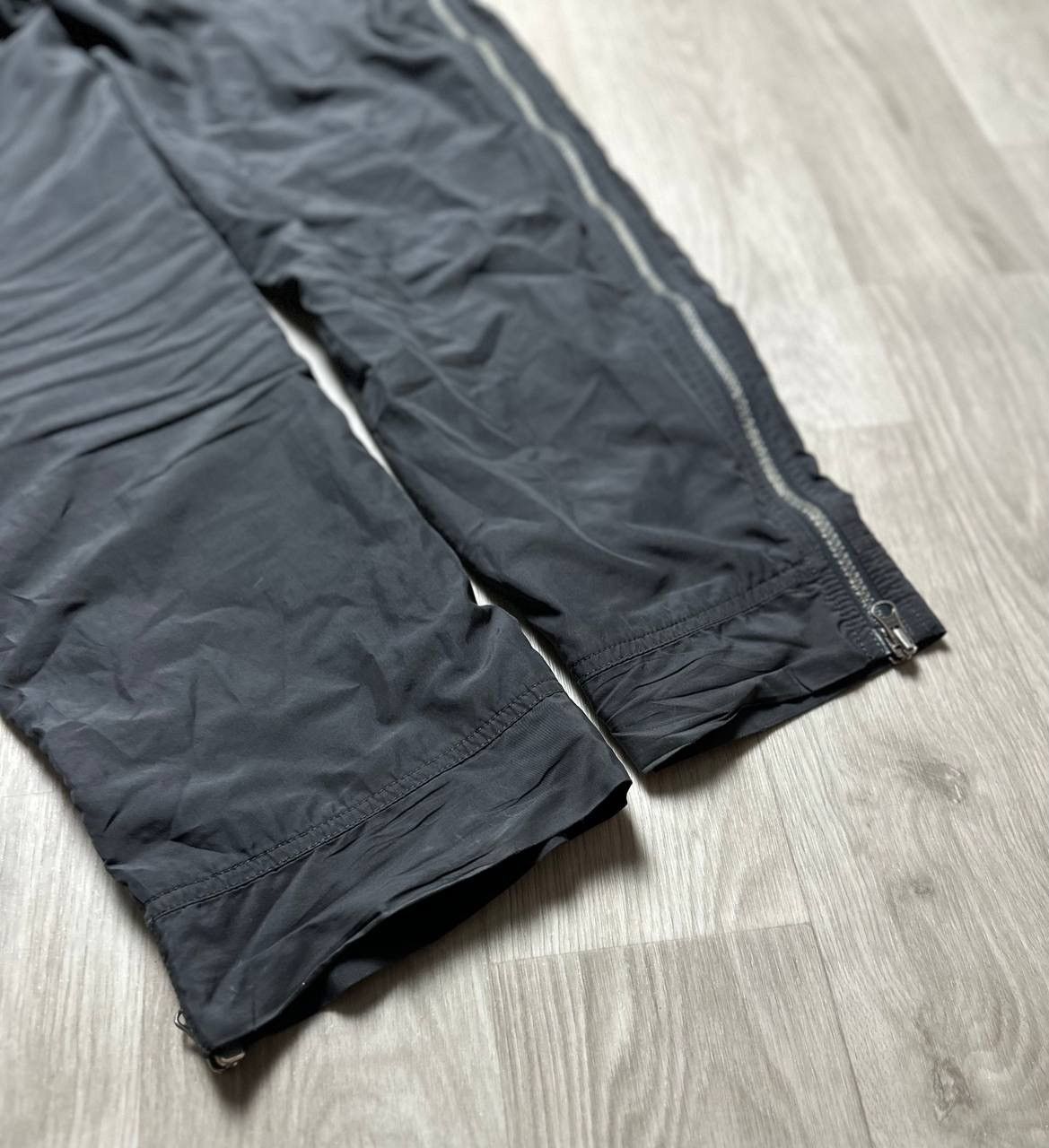 Vintage Vintage Nike Nylon Track Pants Swoosh Logo Sweatpants Size US 32 / EU 48 - 9 Thumbnail