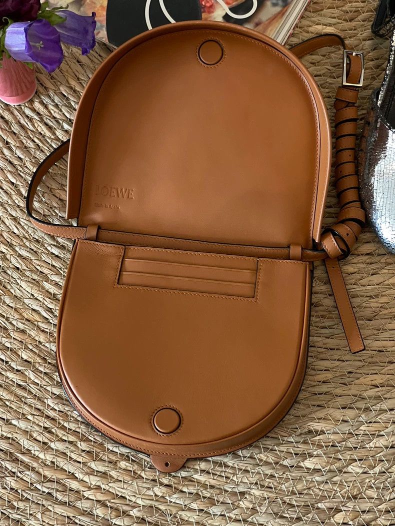 Loewe loewe Color-blocked shell cross-body bag 2503-Nextarrow Size ONE SIZE - 9 Thumbnail