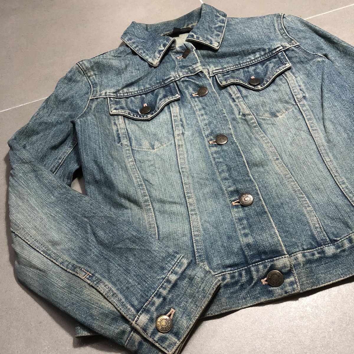 Marc Jacobs Vtg Marc Jacobs Wash Denim Trucker Jacket Size XS / US 0-2 / IT 36-38 - 3 Thumbnail