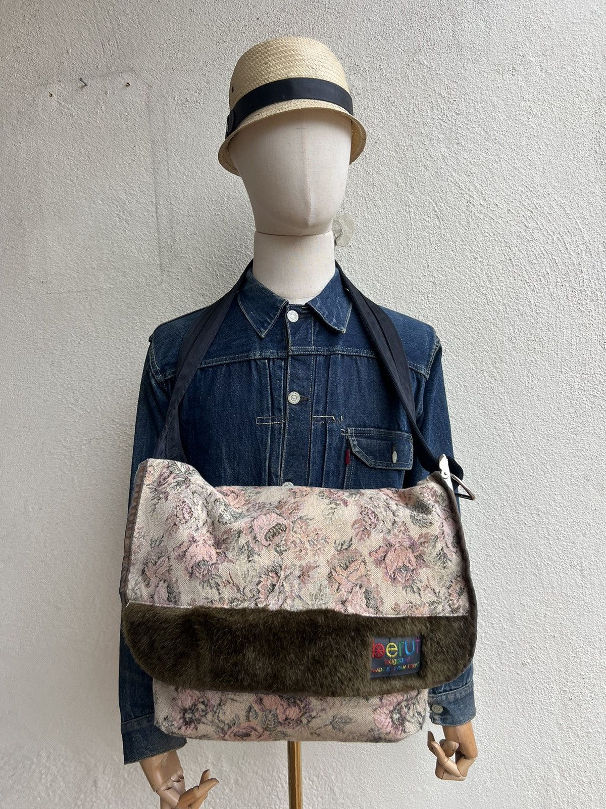 Vintage Vintage Beruf Baggage Japan Jacquard Messenger Bag Size ONE SIZE - 4 Thumbnail