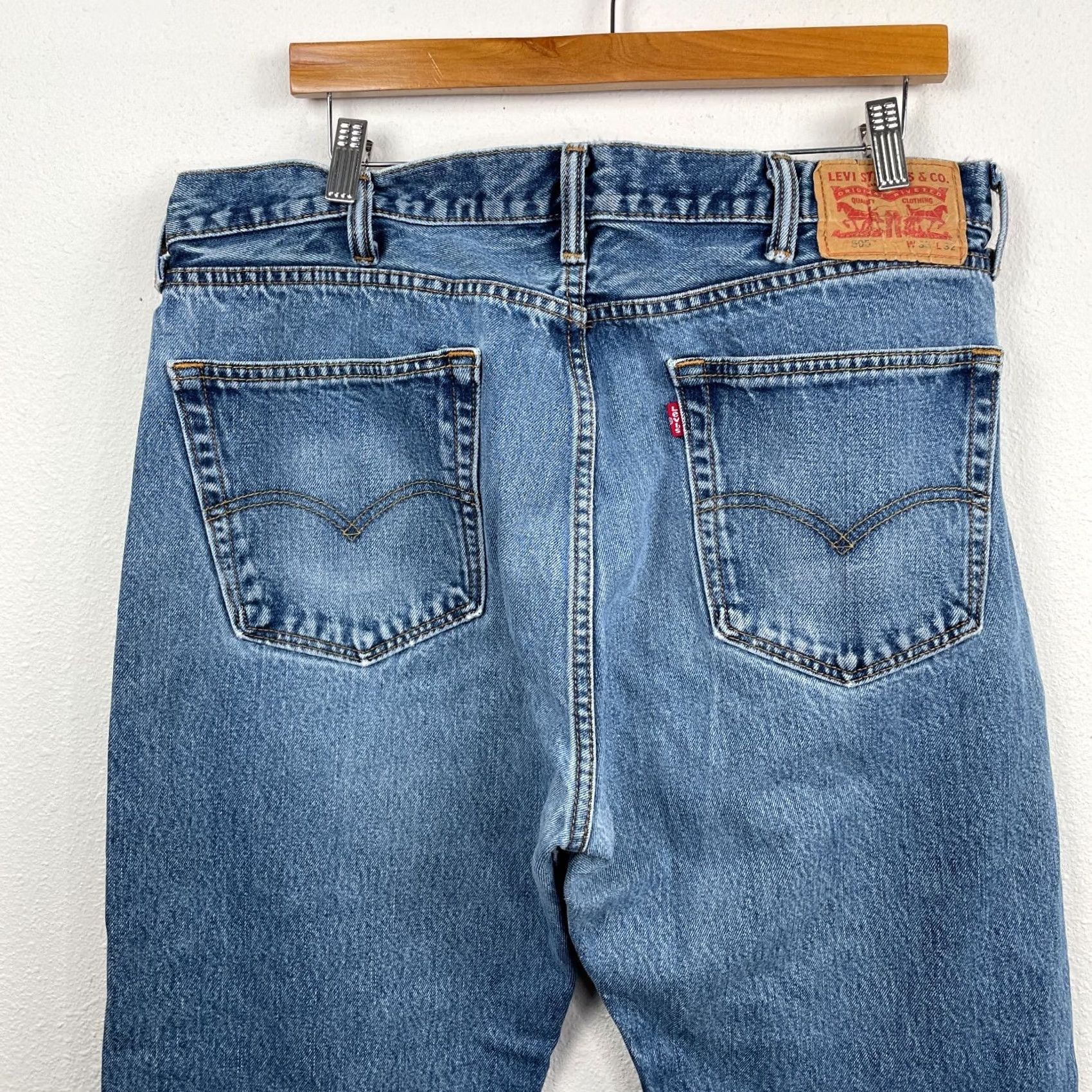 Levi's VINTAGE Levis 505 Jeans Shirt? Levi's 505 Regular Fit 5-Pocket Denim Blue Medium Wash 38x32 38x30 Inseam 32 5-Pocket Design Mens Jeans Size US 38 / EU 54 - 5 Thumbnail