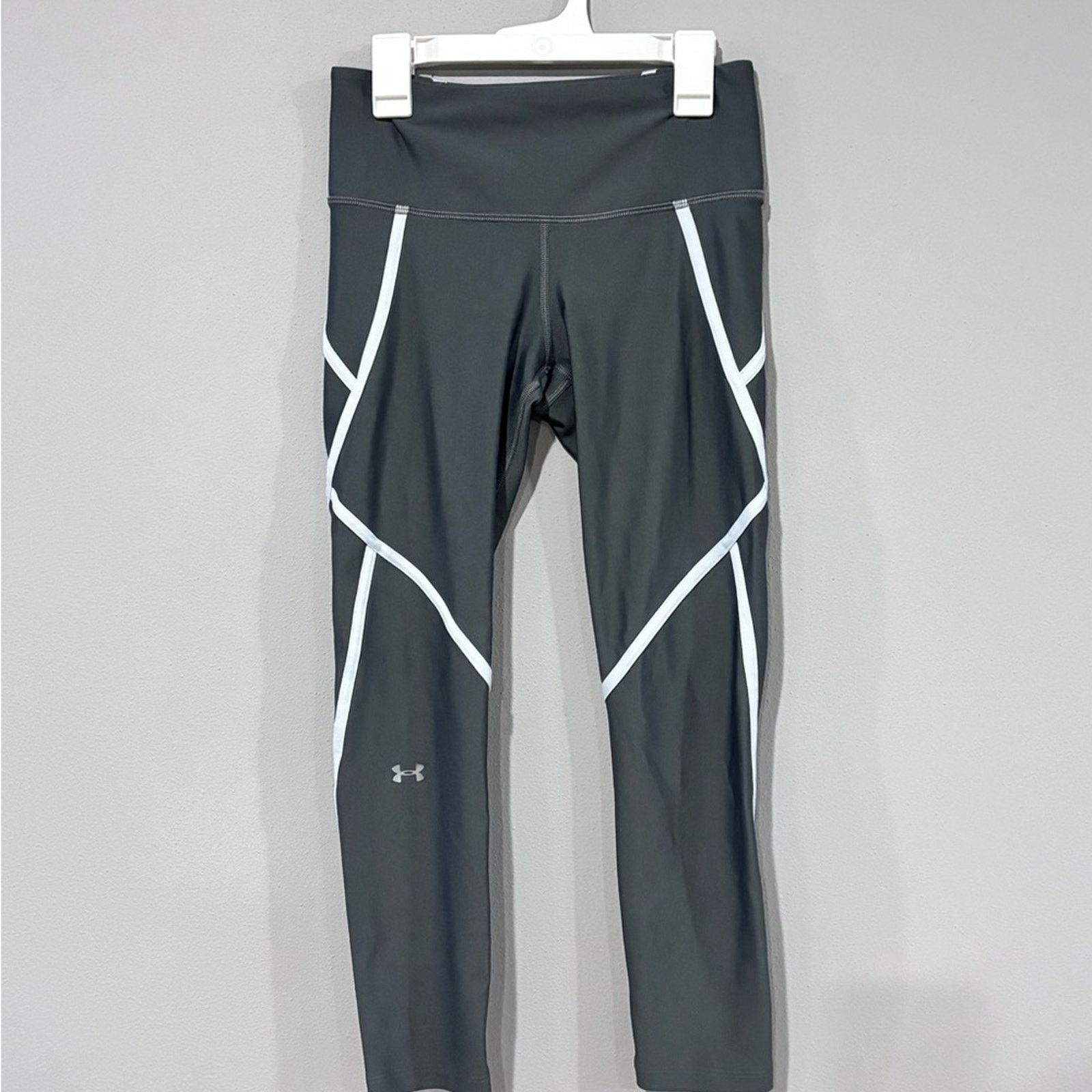 Under Armour Under Armour Charcoal Leggings with White Trim Size Small Size 28" / US 6 / IT 42 - 1 Thumbnail
