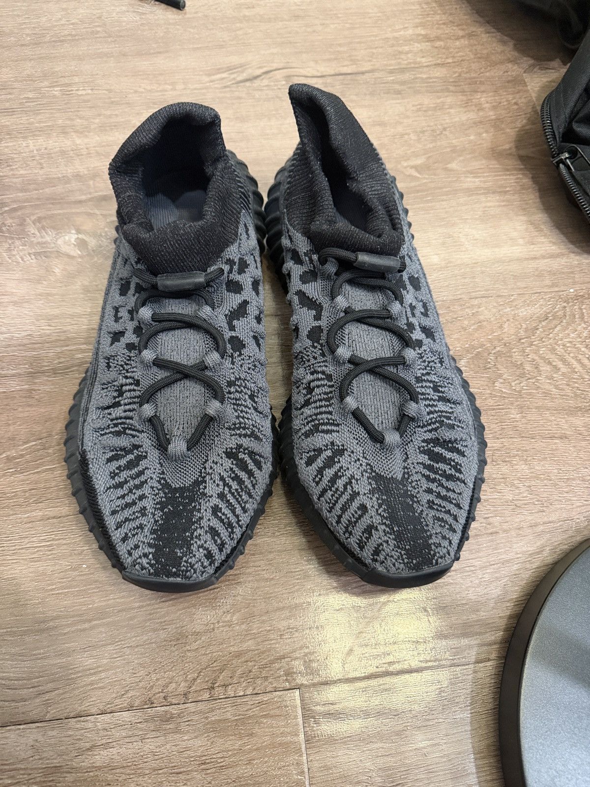 Yeezy Yeezy Boost 350 V2 sz 11 Size US 11 / EU 44 - 8 Thumbnail