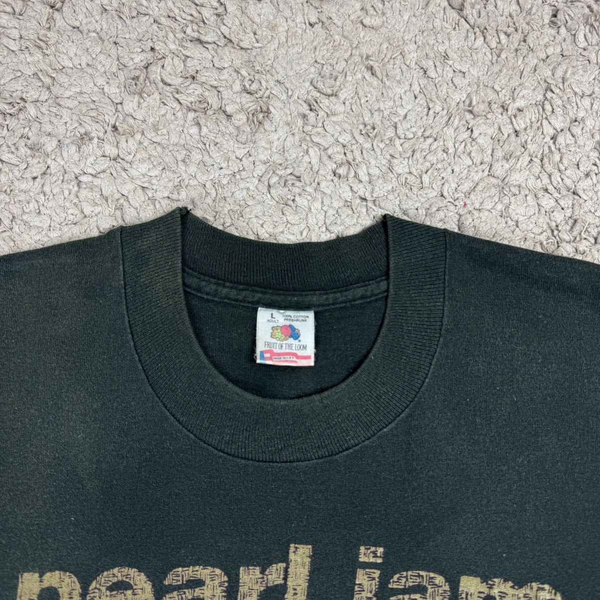 Band Tees Vintage 1992 Pearl Jam "Choices crayons over guns" T-shirt Size US L / EU 52-54 / 3 - 13 Thumbnail