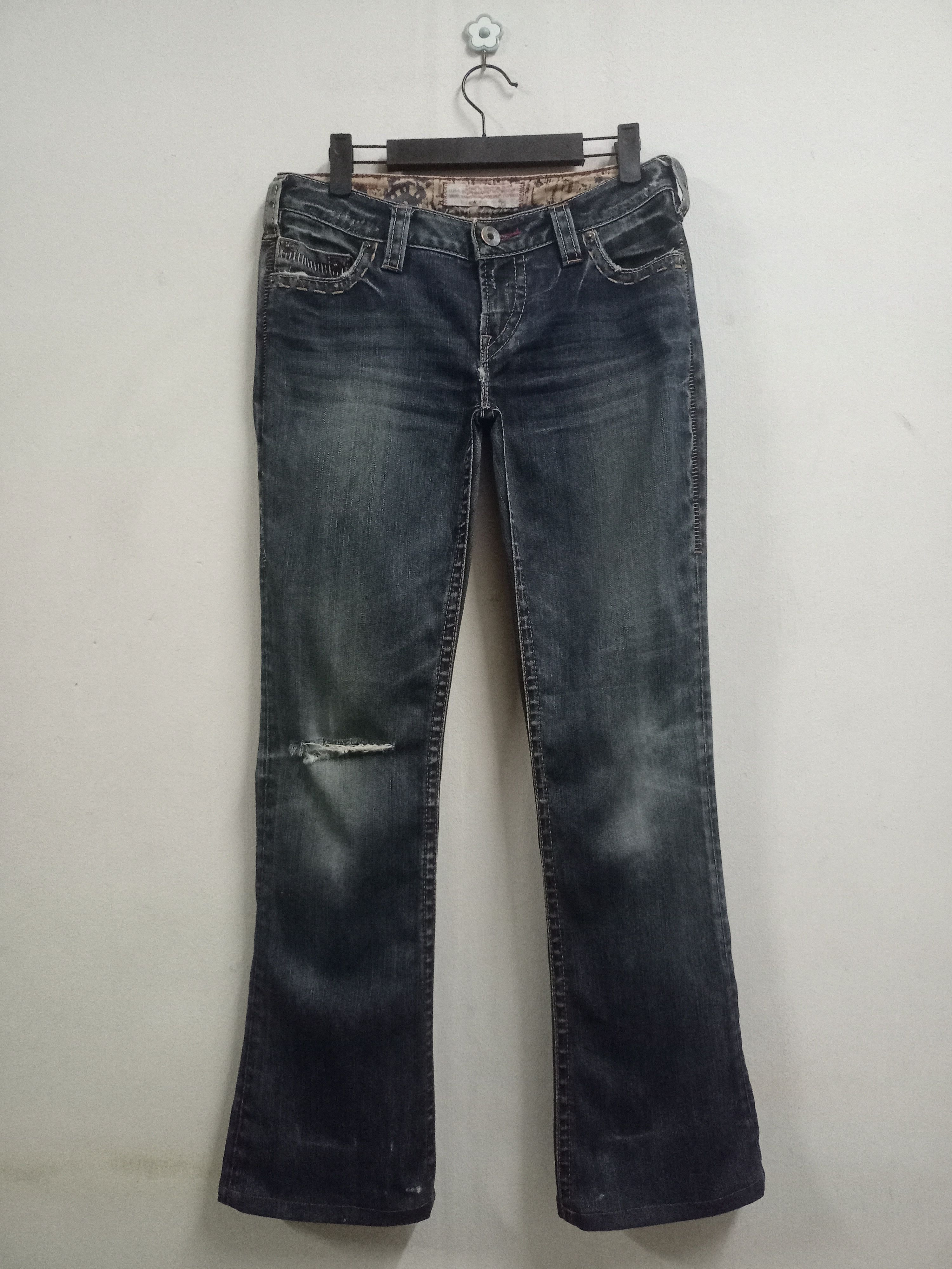 Japanese Brand Vintage Japanese Brand Washed Blue Flare Style Jeans Size 30" / US 8 / IT 44 - 1 Thumbnail