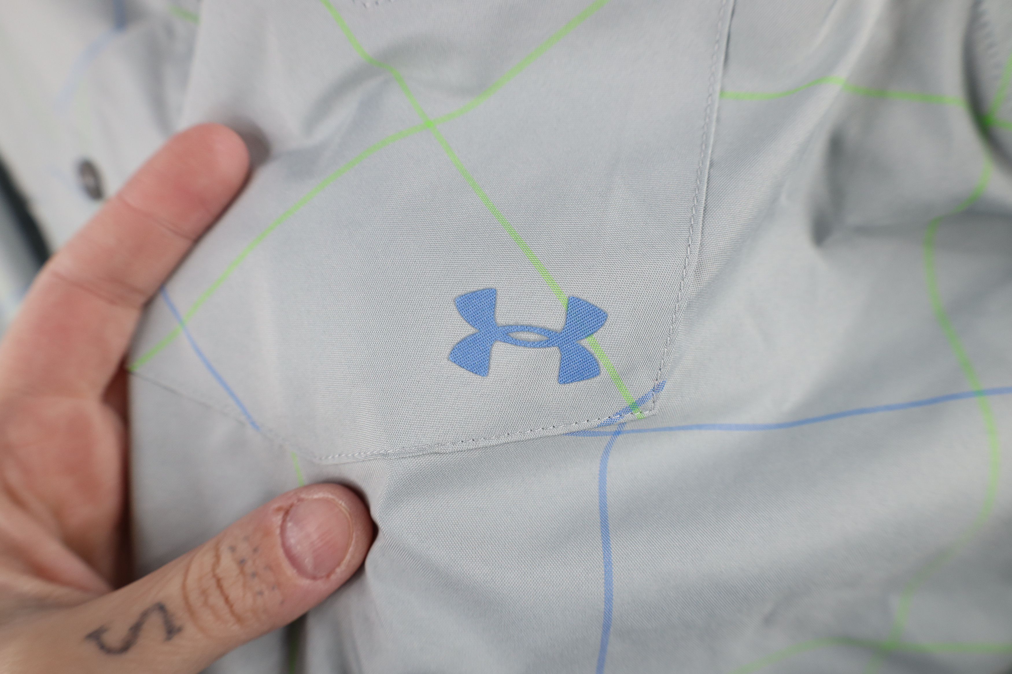 Under Armour × Vintage Under Armour Loose Tech Collared Button Shirt Gray Plaid Size US M / EU 48-50 / 2 - 4 Thumbnail