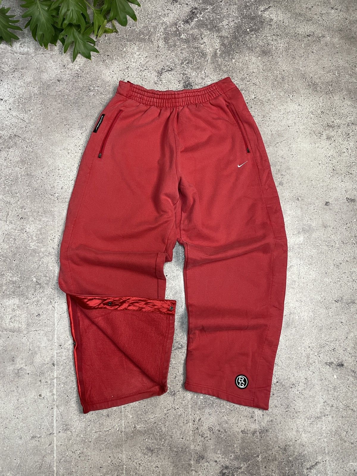 Vintage Vintage 00s Nike Drill Sweet Red Track Pants Swoosh Logo Size US 34 / EU 50 - 2 Thumbnail