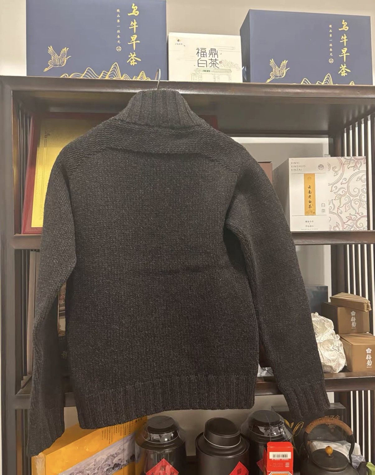 Dolce & Gabbana Dolce & Gabbana Embossed Crown Pattern Thick Wool Sweater J2 Size US M / EU 48-50 / 2 - 2 Thumbnail
