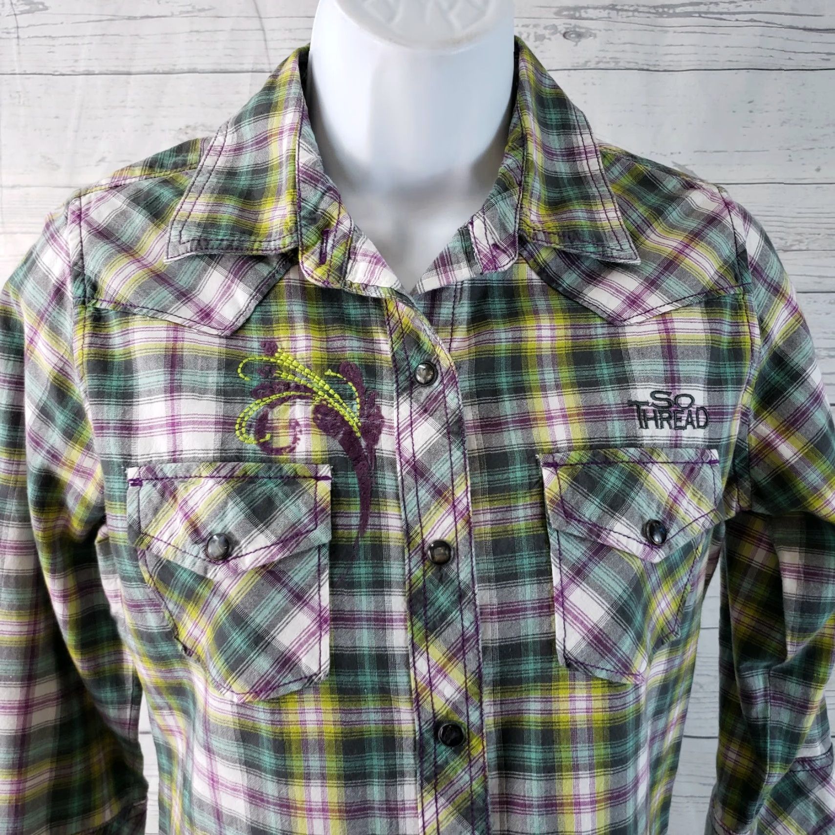 Vintage Southern Thread Shirt Womens Pearl Snap Plaid Embroidered Size Small Green Purple 3/4 Sleeve Button-Up Collared Size S / US 4 / IT 40 - 2 Thumbnail