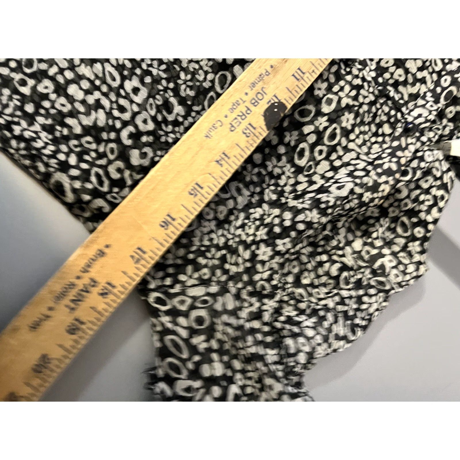 Loft LOFT Blouse Women’s Small Leopard Animal Print 3/4 Sleeve Henley Pocket Button Shirt Size S / US 4 / IT 40 - 5 Thumbnail
