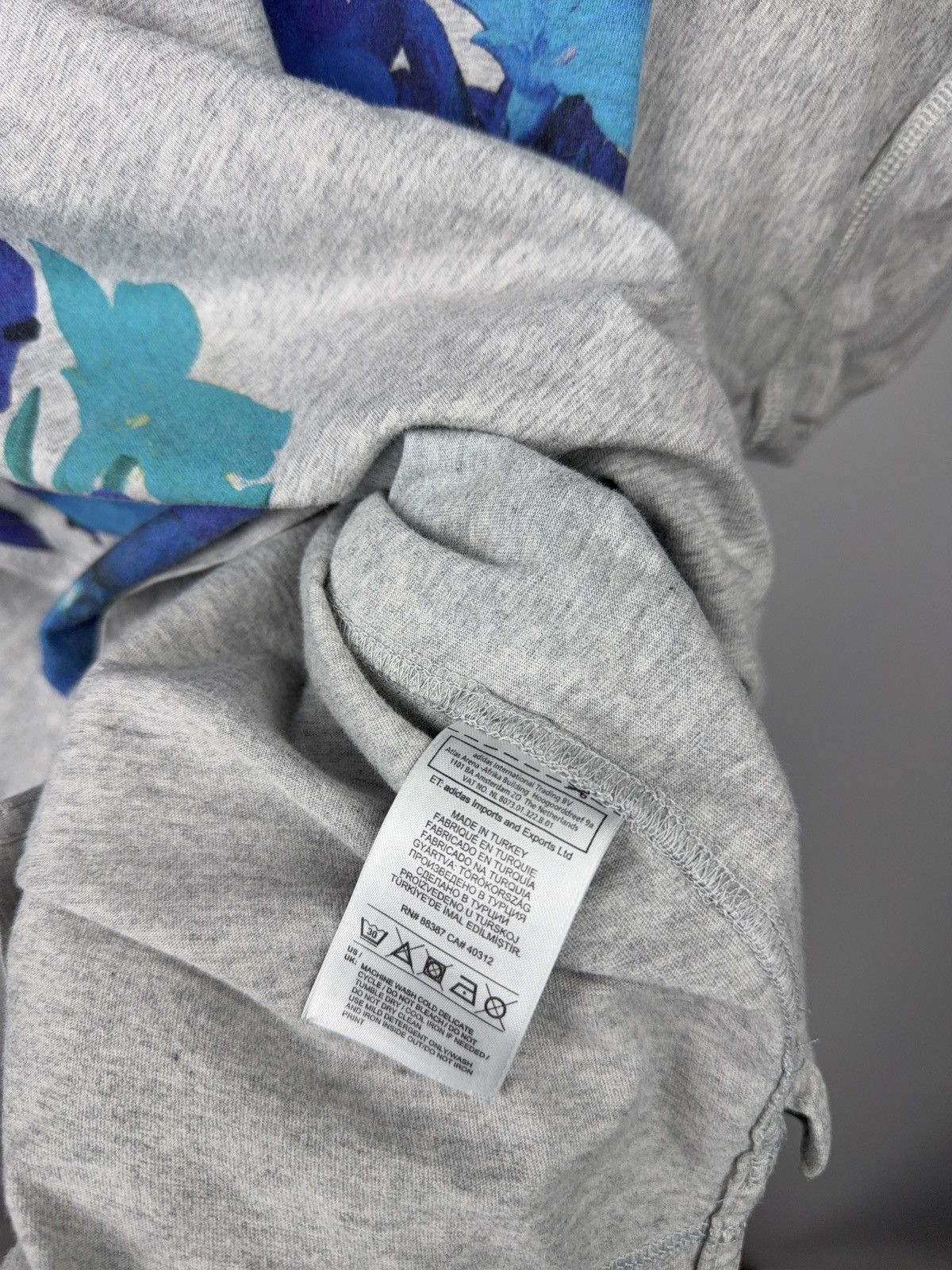 Stella McCartney 00s Luxury Adidas Stella McCartney Floral Graphic T-Shirt Size XS / US 0-2 / IT 36-38 - 6 Thumbnail