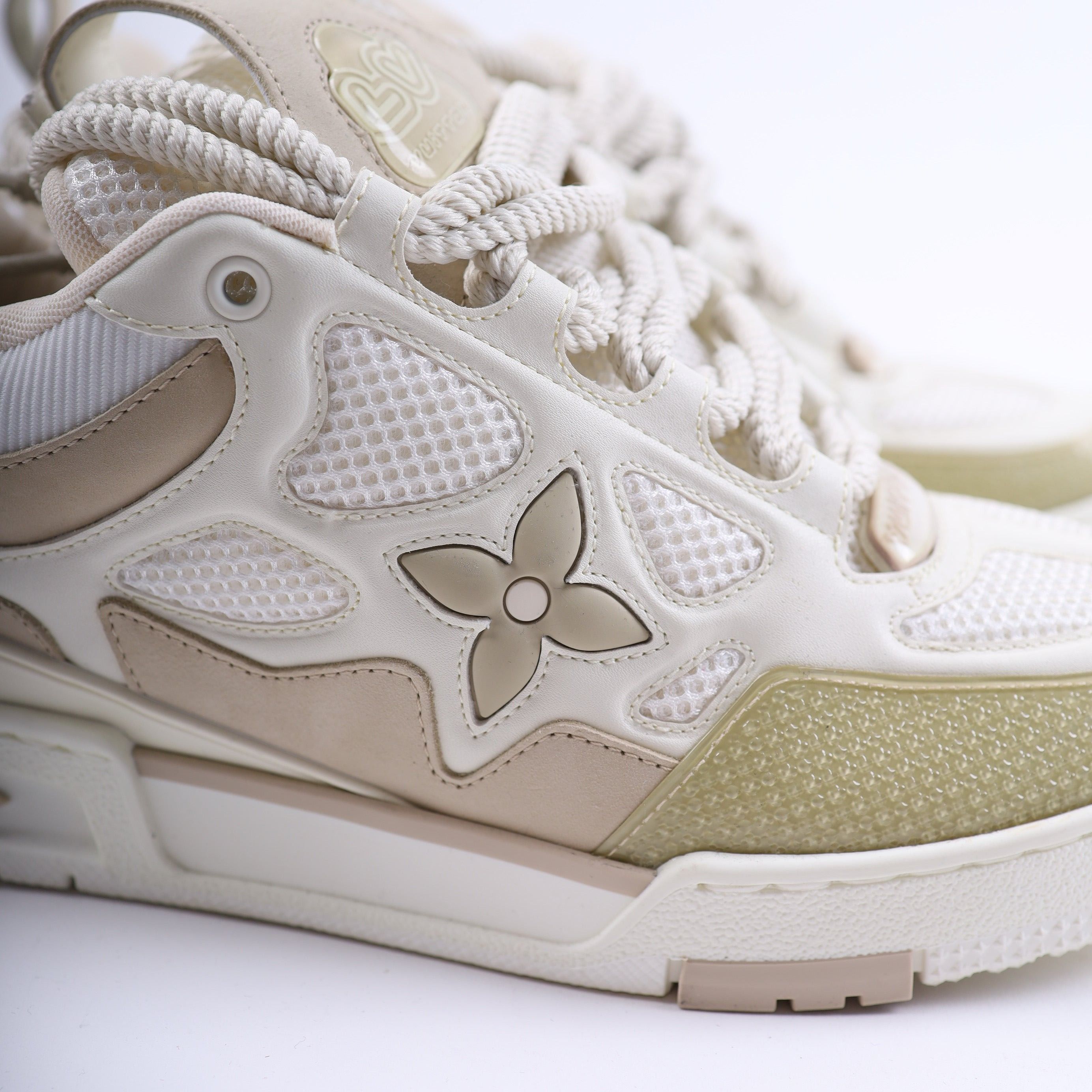 Louis Vuitton LOUIS VUITTON WHITE SKATER SNEAKERS SIZE LV 8 Size US 8 / EU 41 - 6 Thumbnail