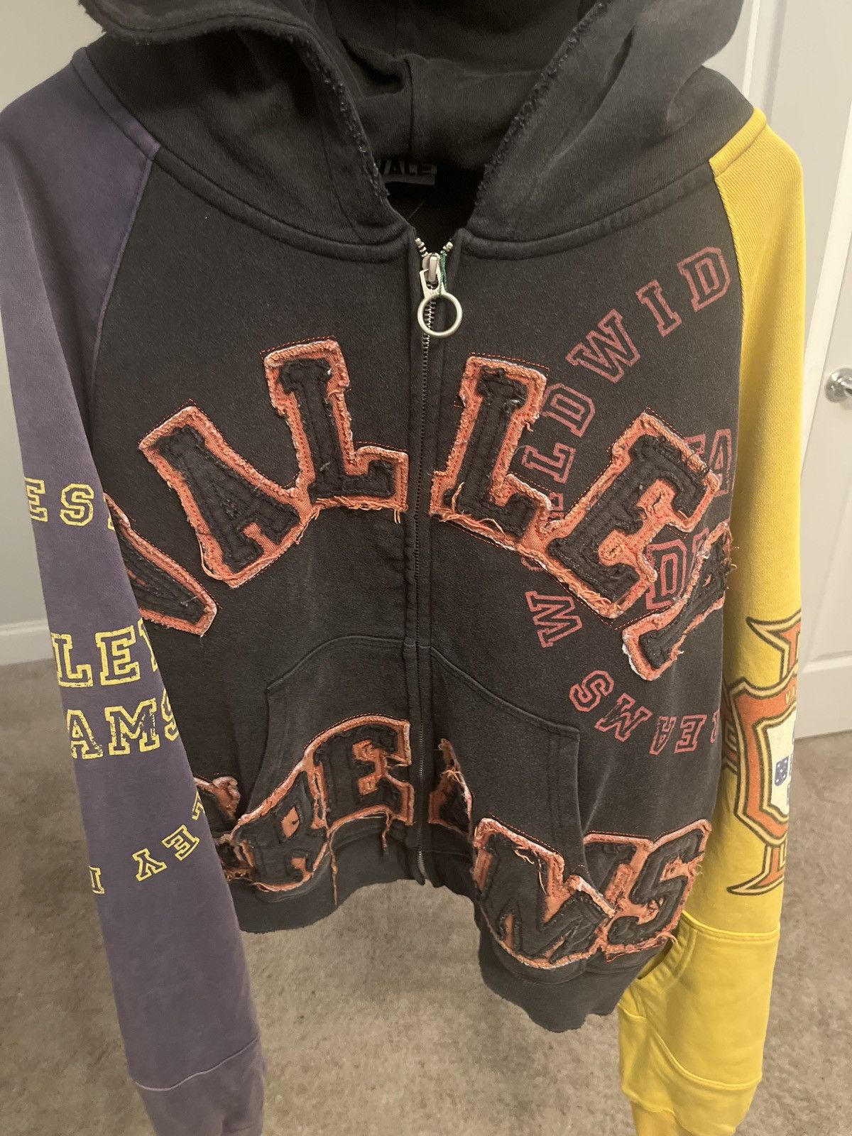 Other VALE FOREVER CREST ZIP UP HOODIE BLACK Size US S / EU 44-46 / 1 - 3 Thumbnail