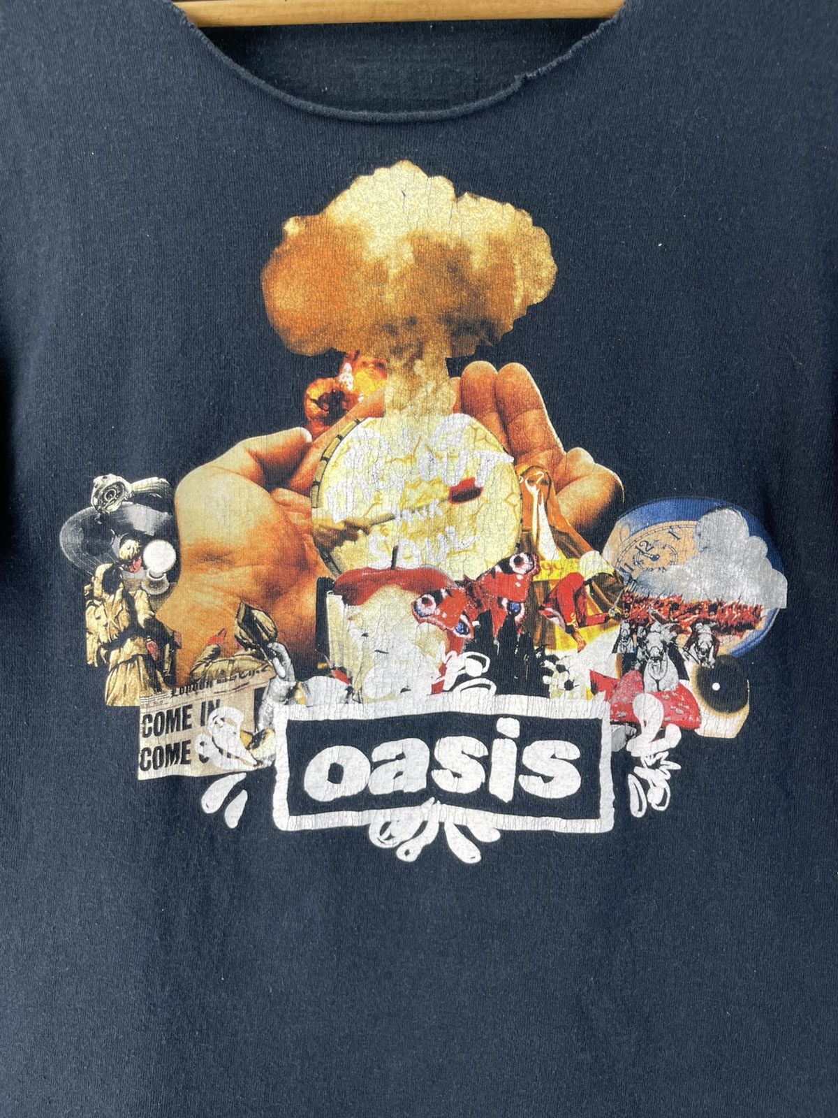 Band Tees 2000s vintage Oasis Dig Out Your Soul Atomic Collage t-shirt Size US M / EU 48-50 / 2 - 4 Thumbnail