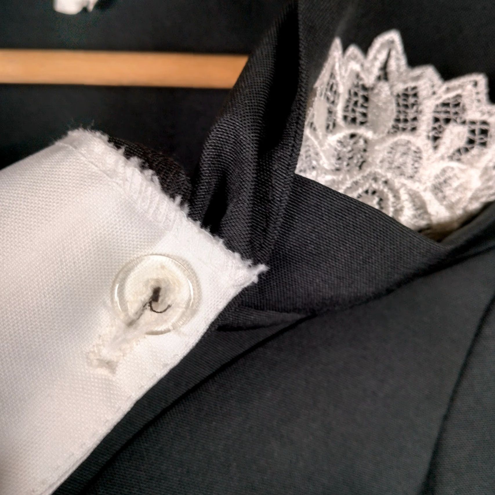Vintage VINTAGE Good Times Blazer Jacket Women 8/9 Cropped Lace Trim Black 80s Designer? No just Good Times Blazer Women 8/9 Black Cropped Lace Trim 1980s NOS Size M / US 6-8 / IT 42-44 - 7 Thumbnail