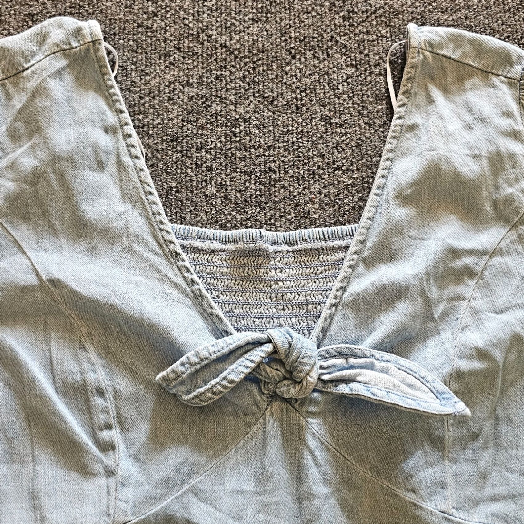 Old Navy Old Navy Top Women Large Blue Jean Denim V-Neck Short Sleeve Casual Blouse Size L / US 10 / IT 46 - 3 Thumbnail