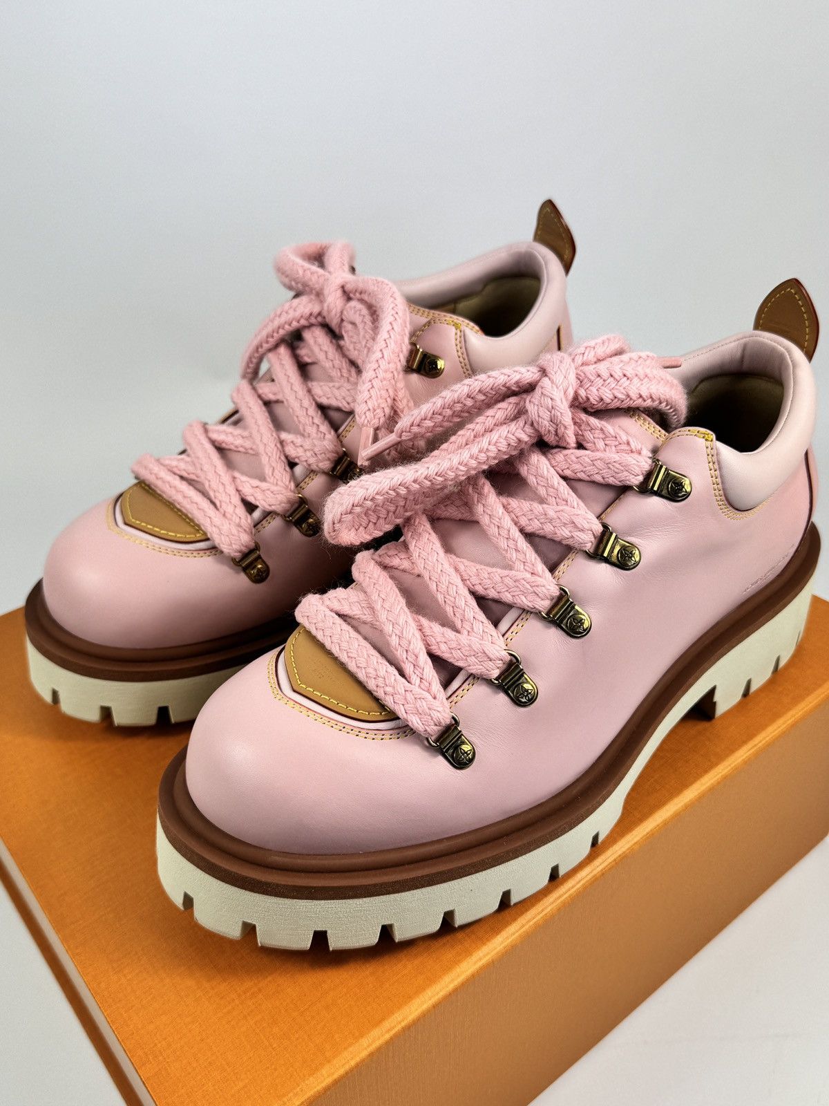 Louis Vuitton LV REMIX DERBY 1AIJAN SIZE: LV8 fits US10 Size US 8 / EU 41 - 2 Thumbnail